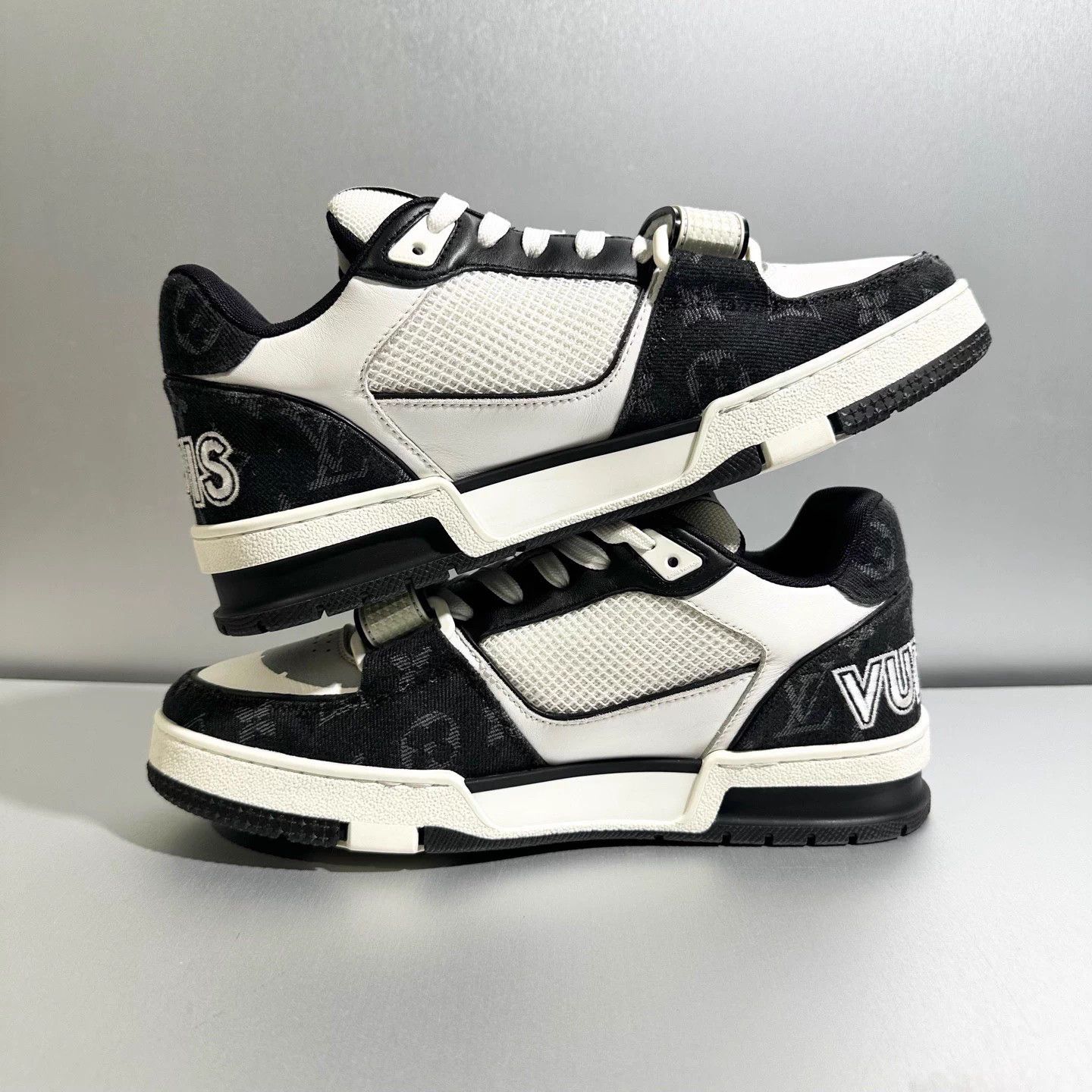 Louis Vuitton LV Black & White Velcro 5/39 Worn Once Size US 6 / EU 39 - 4 Thumbnail
