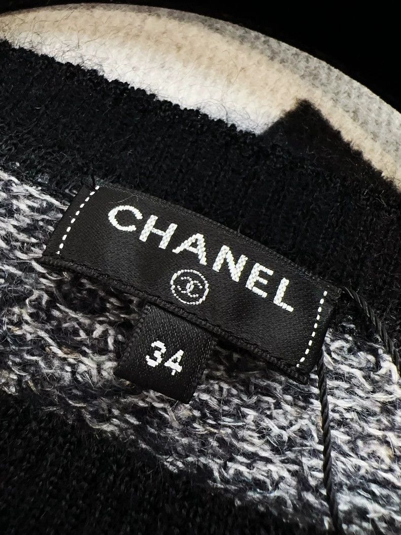 Chanel Chanel Black and white snowflake pattern knit sweater Size XXS / US 00 / IT 34 - 4 Thumbnail