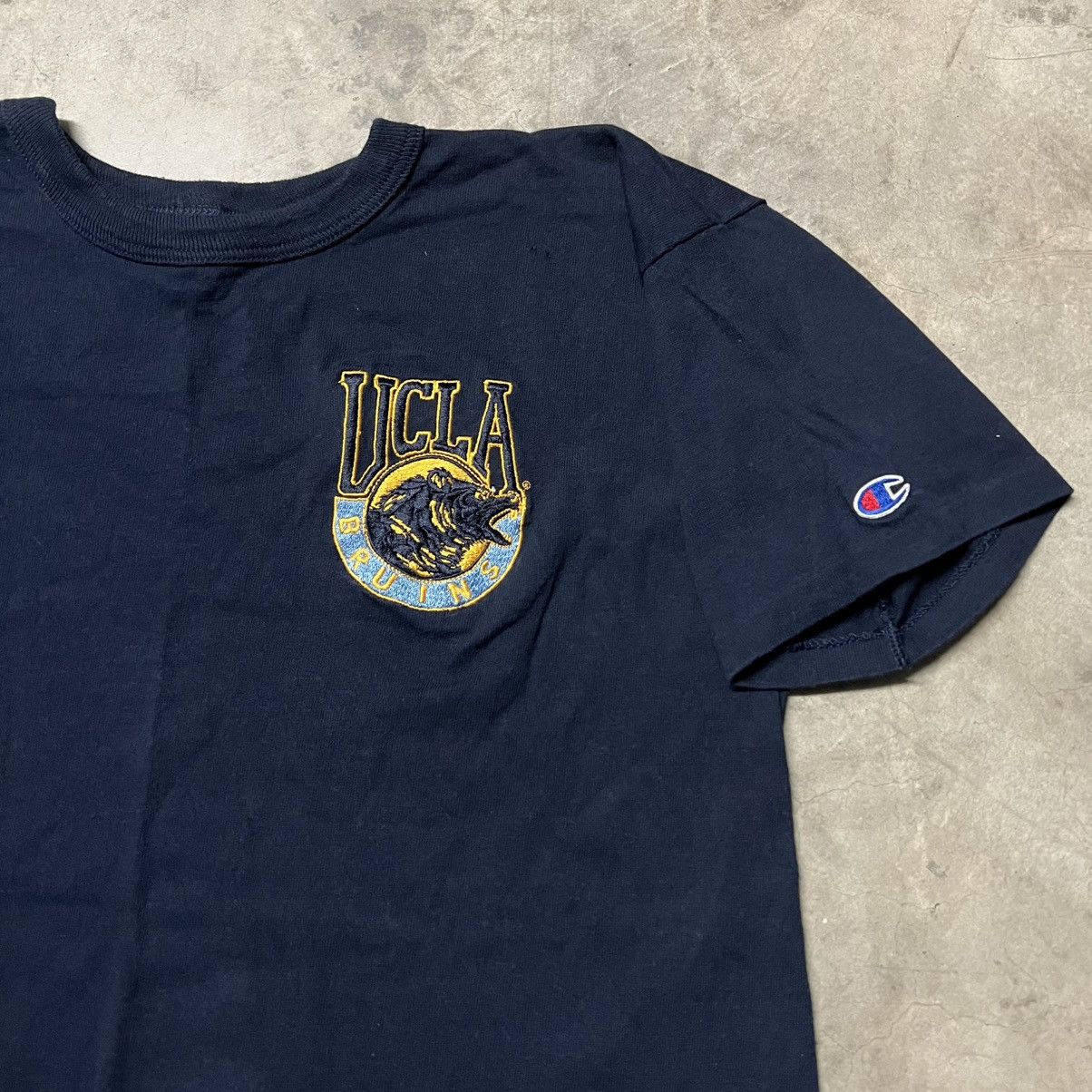 Champion × Vintage Vintage 90’s UCLA Bruins 🇺🇸 Embroidered Champion T-Shirt Size US XL / EU 56 / 4 - 1 Thumbnail