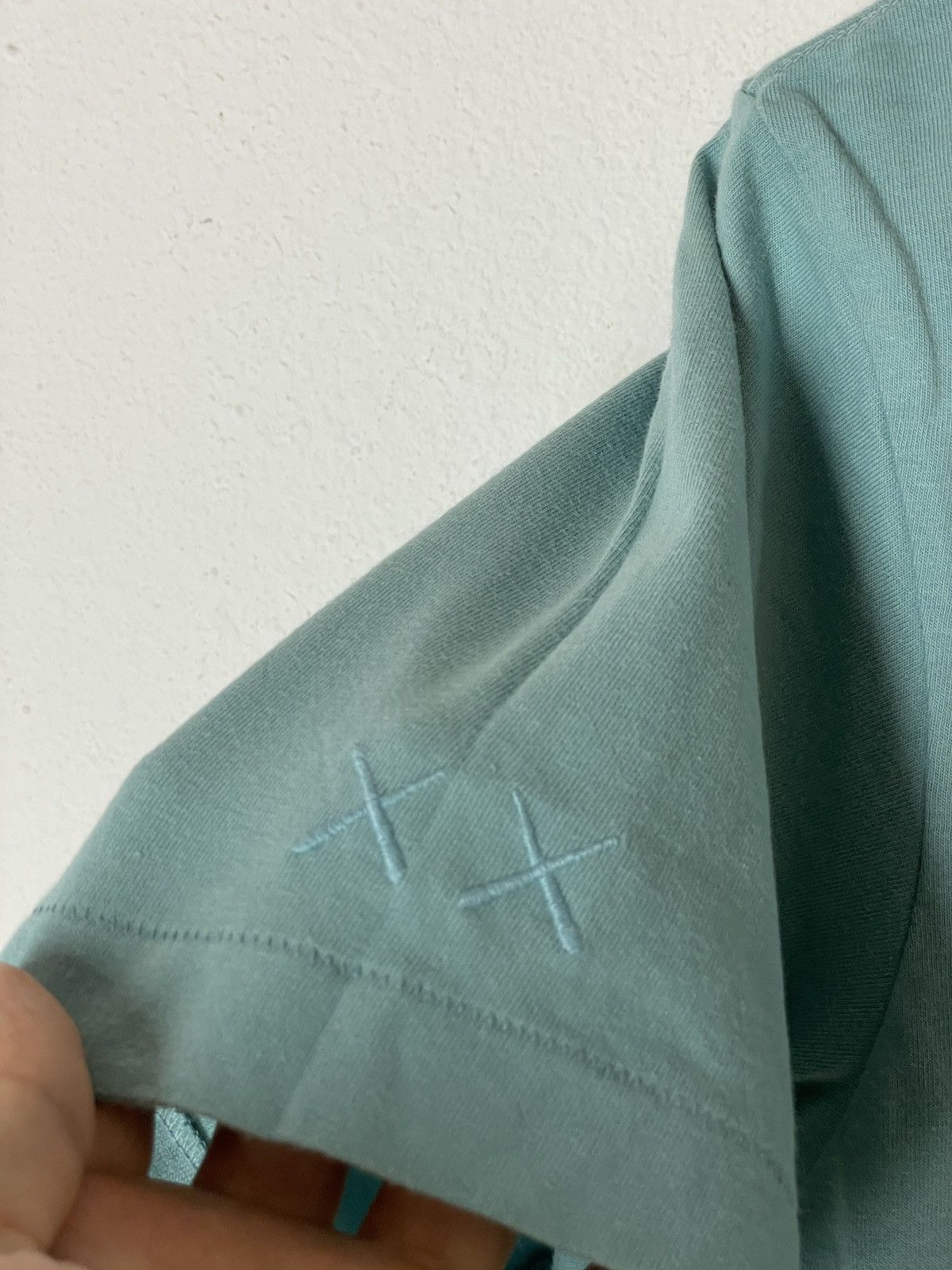 Kaws × Uniqlo Uniqlo X Kaws T Shirt tee Size US L / EU 52-54 / 3 - 9 Thumbnail