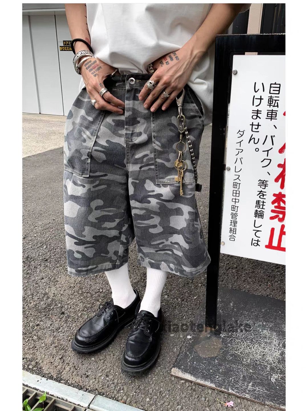 Designer Unisex outdoor utility loose baggy skate cargo shorts Size US 32 / EU 48 - 2 Thumbnail