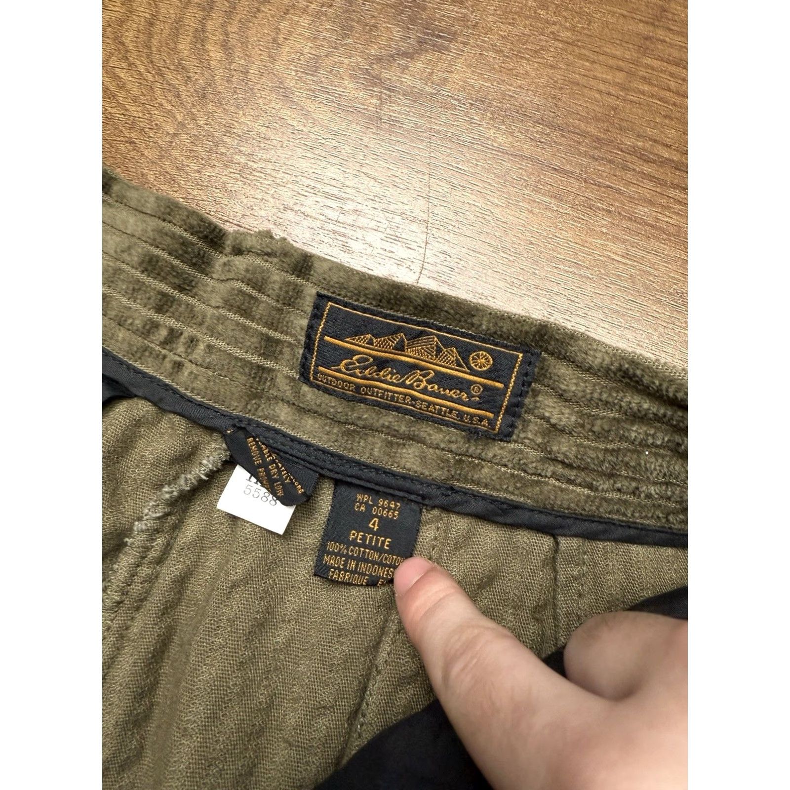 Eddie Bauer VINTAGE Eddie Bauer Pants Green Women’s 4P Corduroy Pleated High Waisted Tapered 27 Inseam Inseam Petite 25 Waist 80s Size 42" / US 20 - 7 Thumbnail