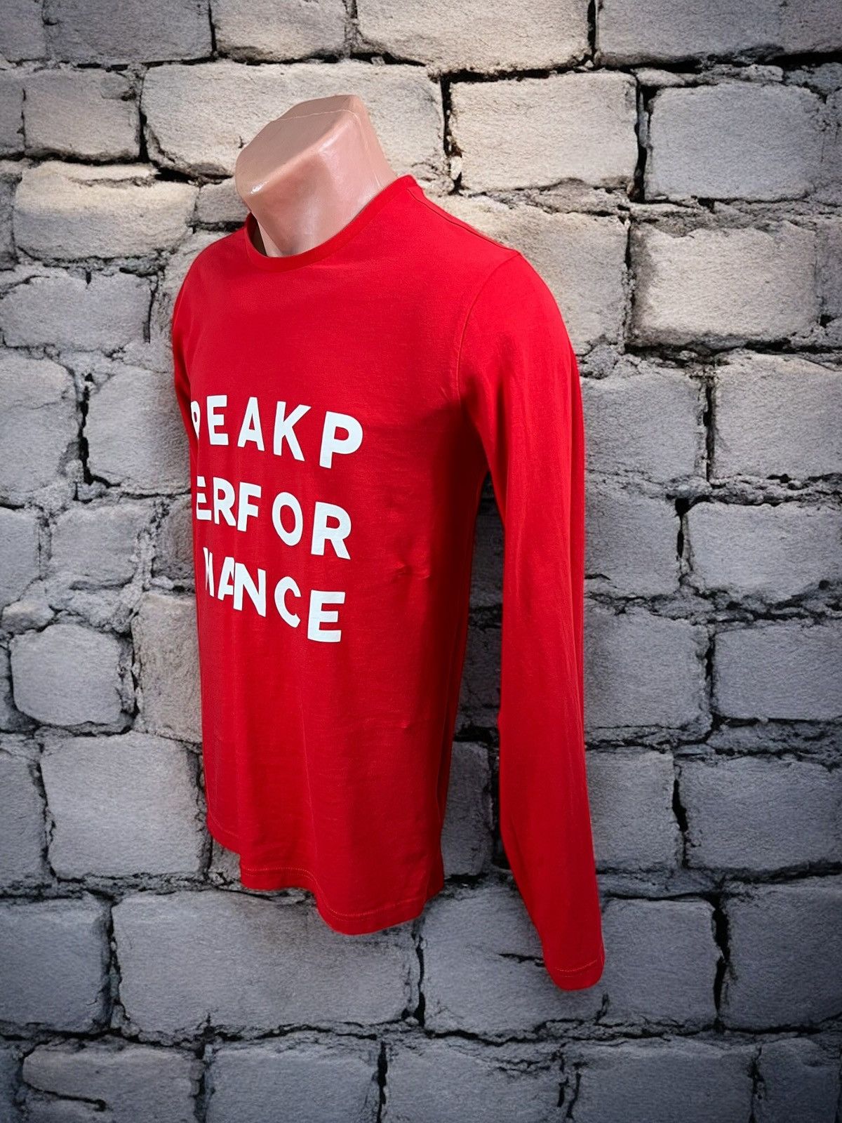 Peak Performance Peak Performance long sleeve t-shirt size S Size US S / EU 44-46 / 1 - 4 Thumbnail