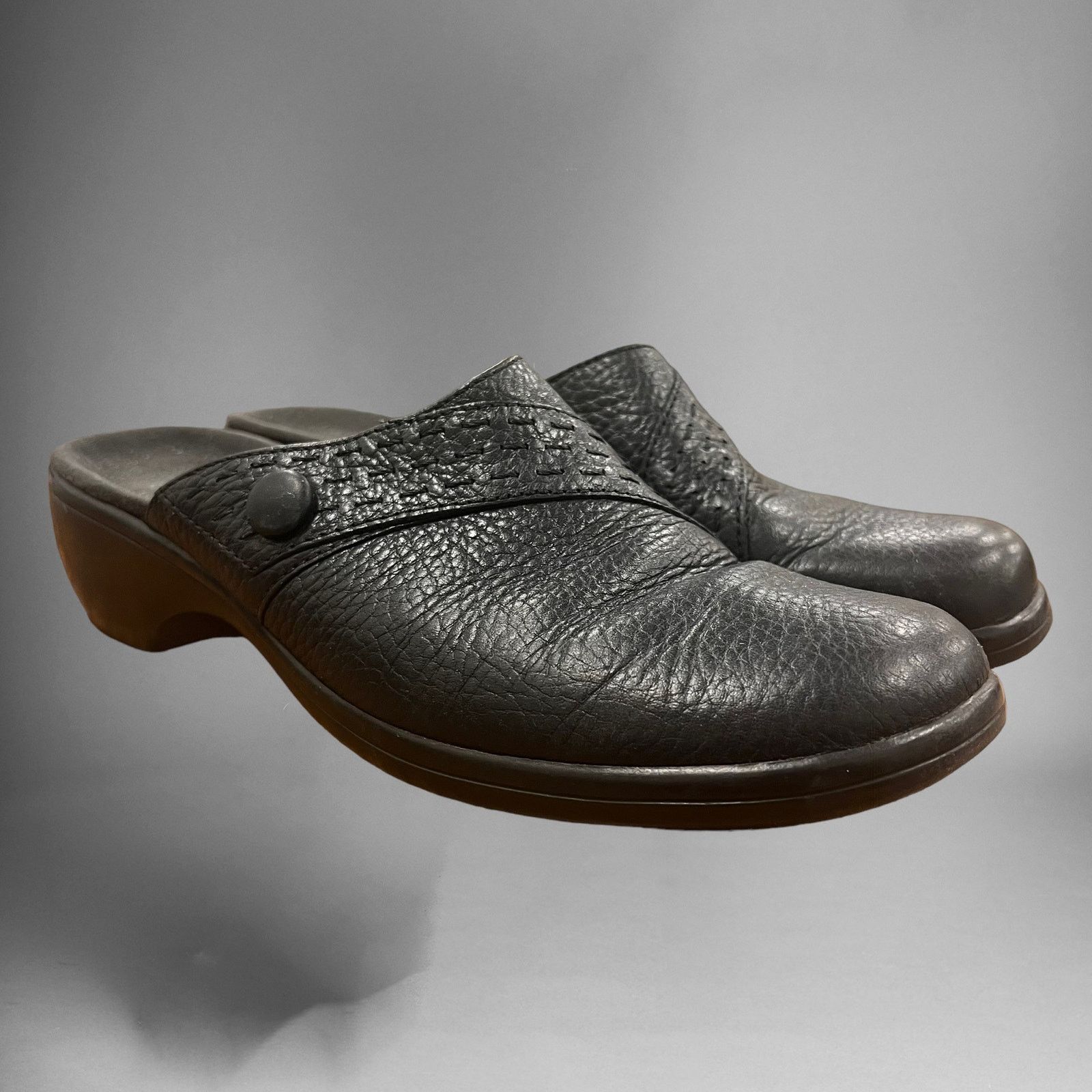 Black Leather Clarks Slip On Clogs Workwear Size 8M / 27 Shoes, Women's