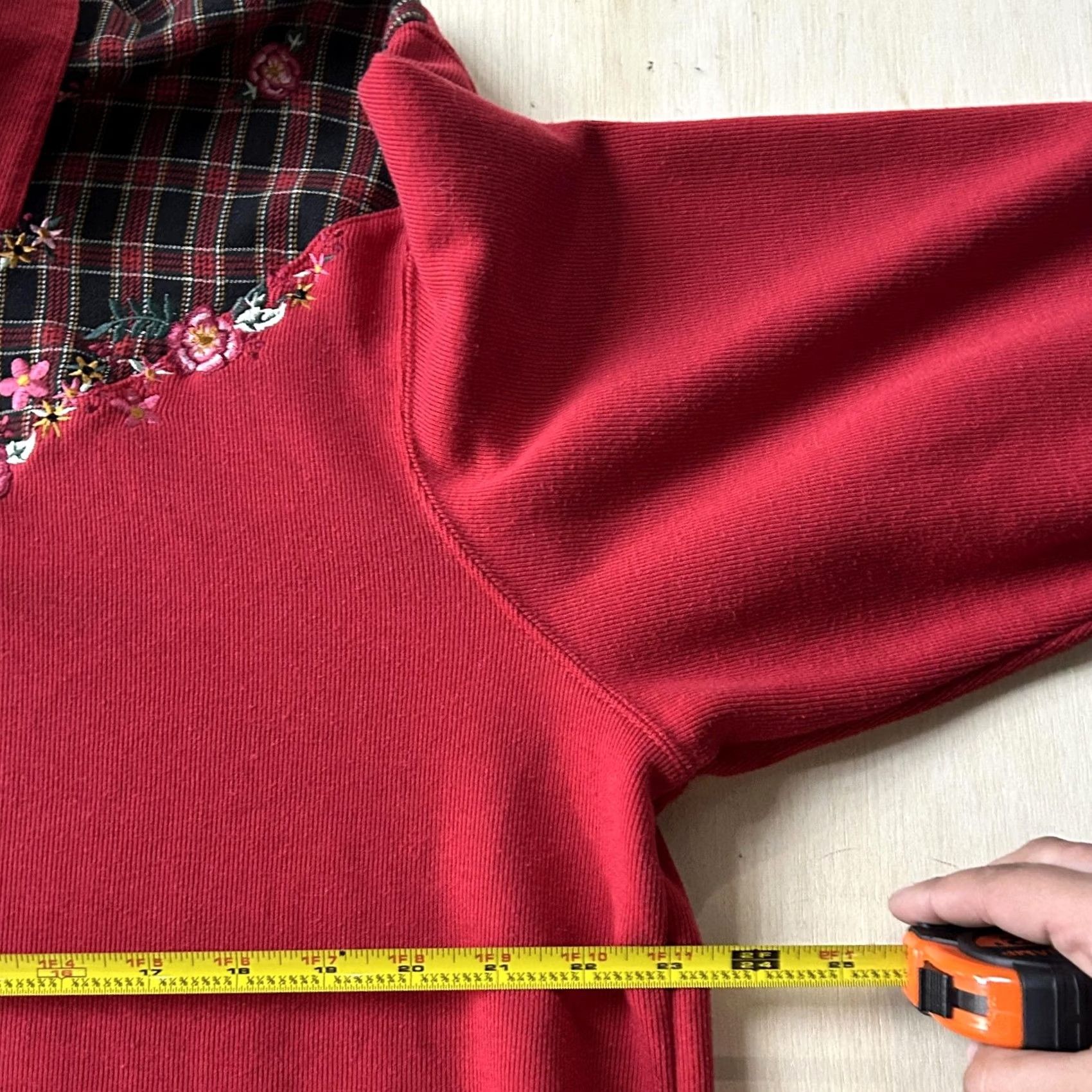 Vintage Alfred Dunner Womens Large Red Floral Embroidered Zip Long Sleeve Polo Shirt Size L / US 10 / IT 46 - 5 Thumbnail