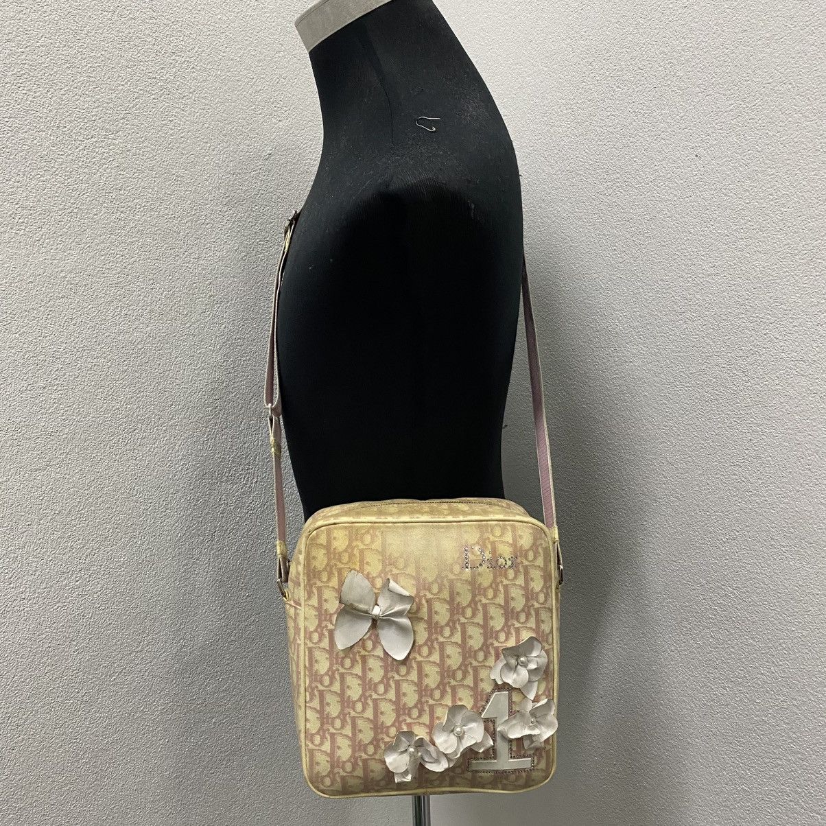 Dior ‼️LASTDROP‼️ CHRISTIAN DIOR TROTTER FLOWER SHOULDER BAG Size ONE SIZE - 18 Thumbnail