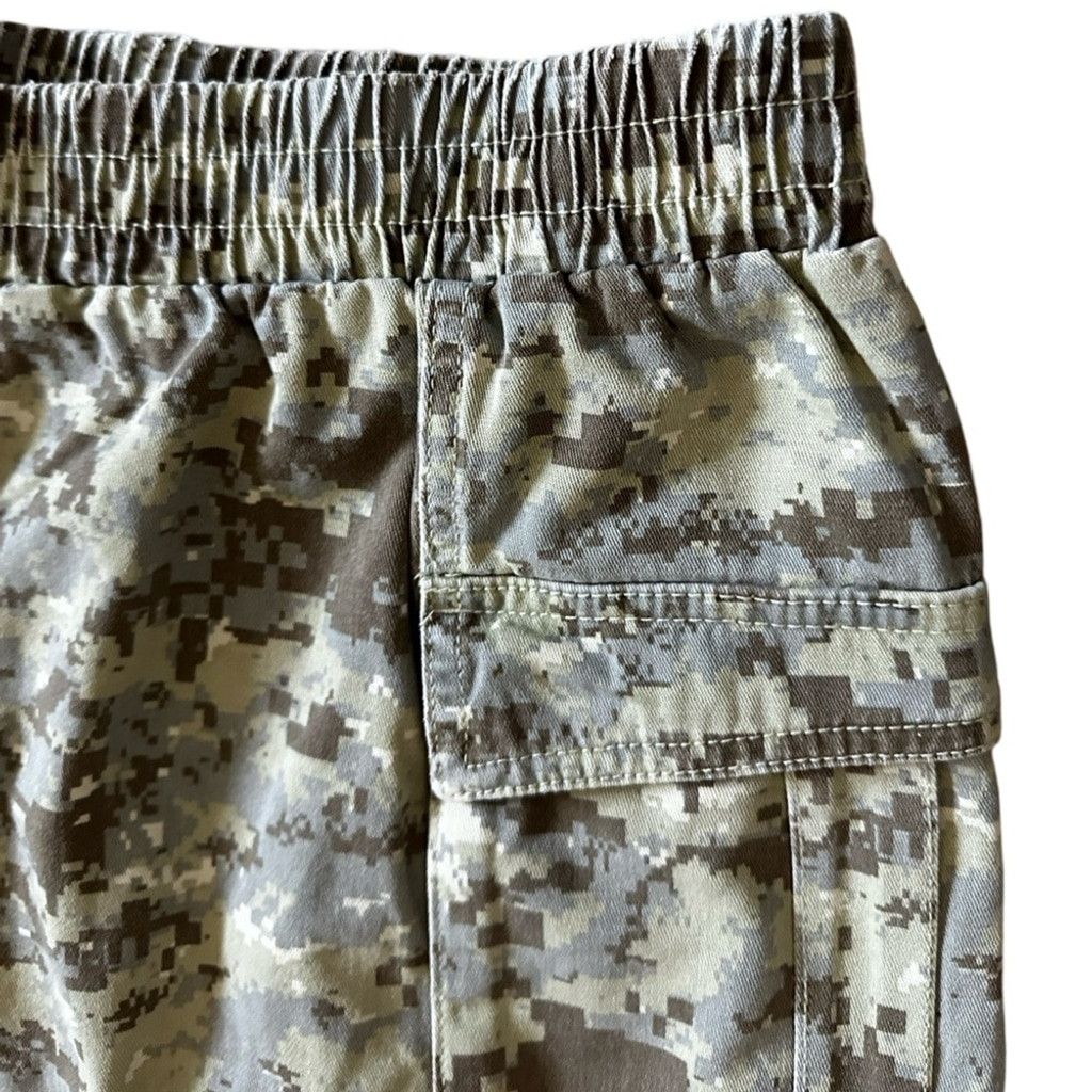 Forever 21 Forever 21+ CARGO SHORT Camo Olive Green Gray Women 1X. Size 24" / US 00 / IT 34 - 7 Thumbnail
