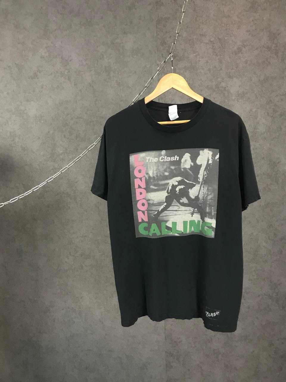 Band Tees The Clash distressed rock band tee Size US L / EU 52-54 / 3 - 1 Thumbnail