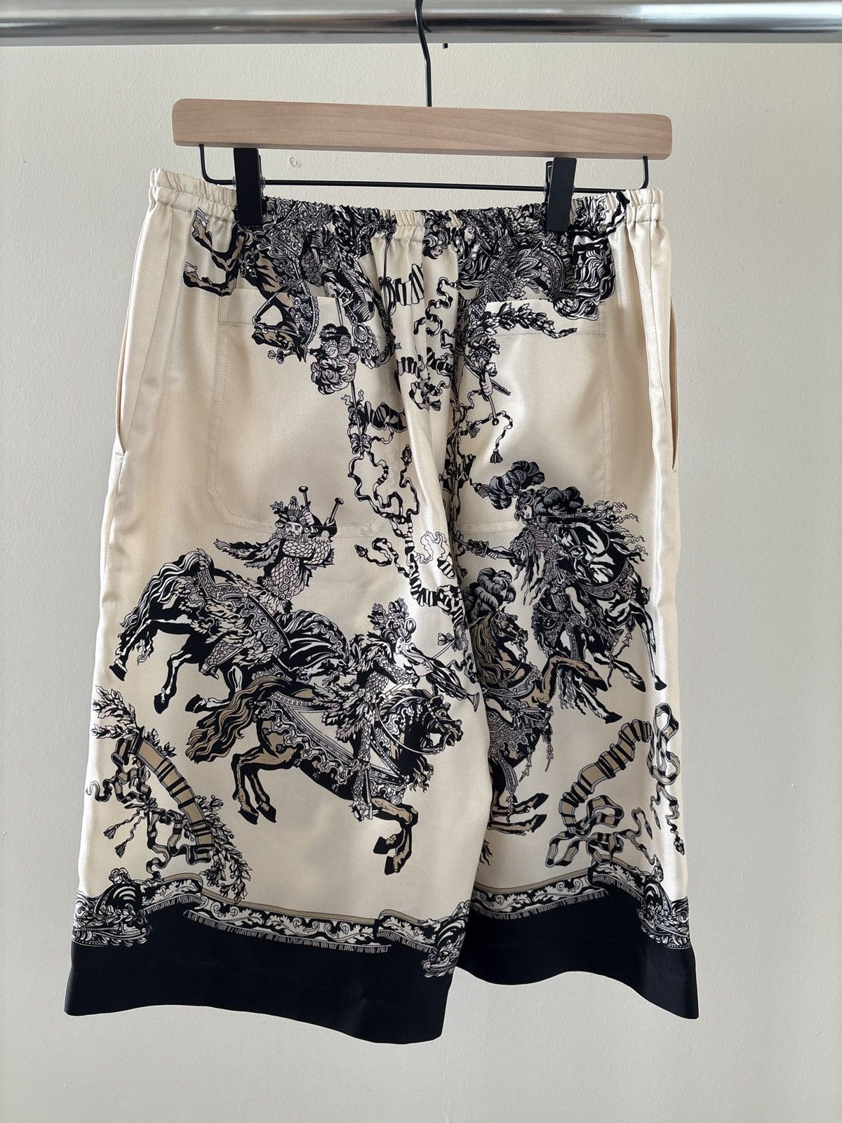 Gucci GUCCI ROI SOLEIL PRINT SHORTS Size US 32 / EU 48 - 2 Thumbnail