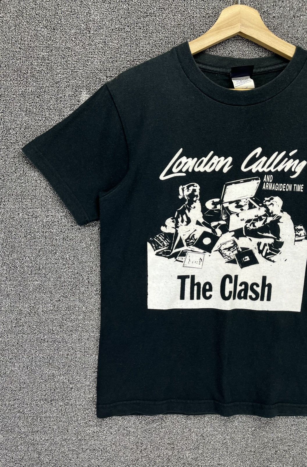 Band Tees The Clash London Calling Punk Rock Band Tees T Shirts Size US S / EU 44-46 / 1 - 3 Thumbnail