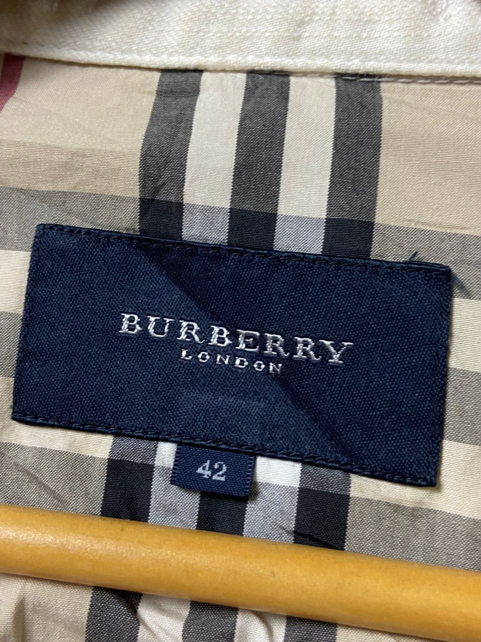 Burberry Burberry London Cropped Denim Jacket (202) Size XS / US 0-2 / IT 36-38 - 3 Thumbnail