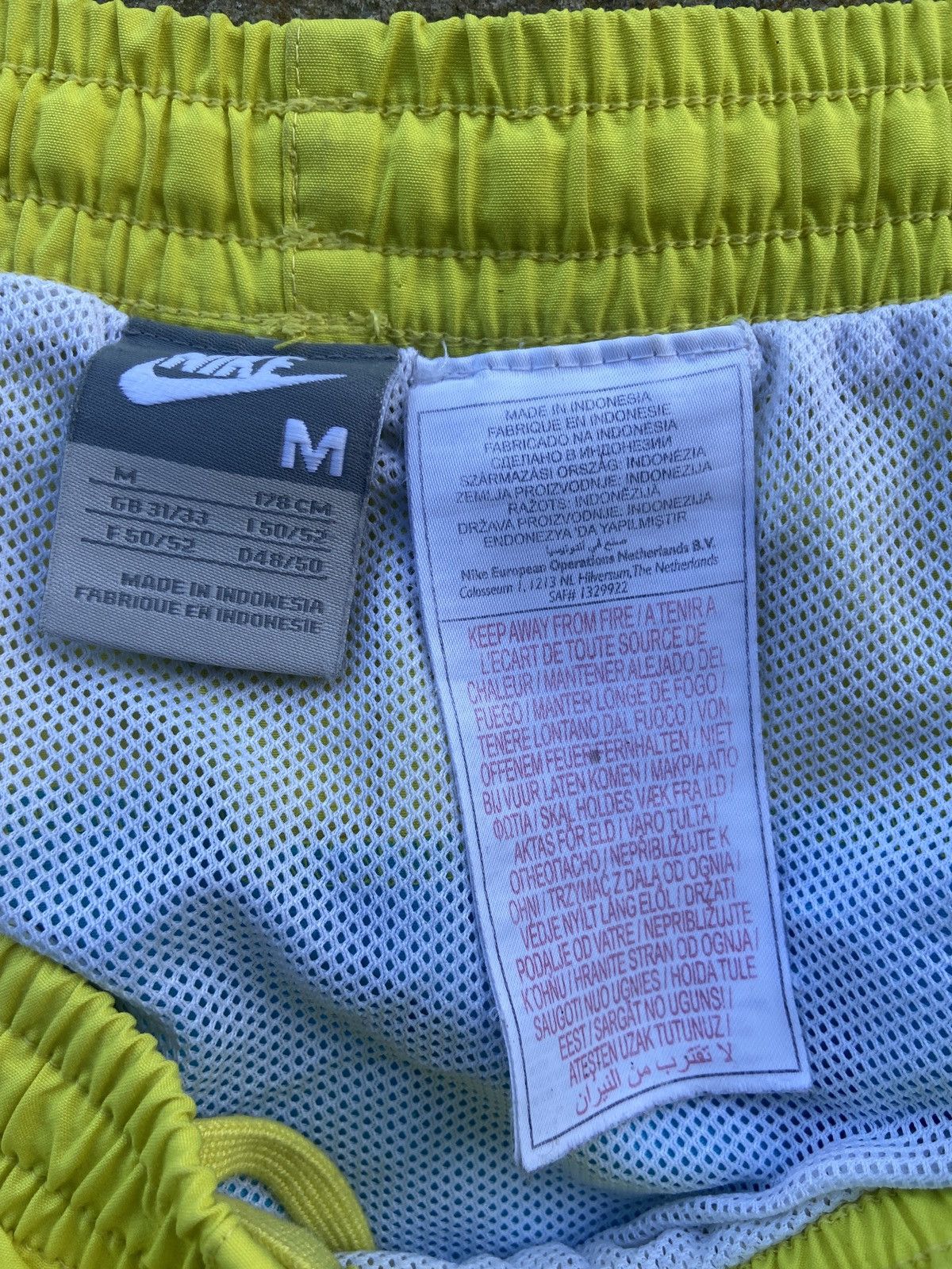 Nike Nike shorts. Vintage. Rear Size US 32 / EU 48 - 10 Thumbnail