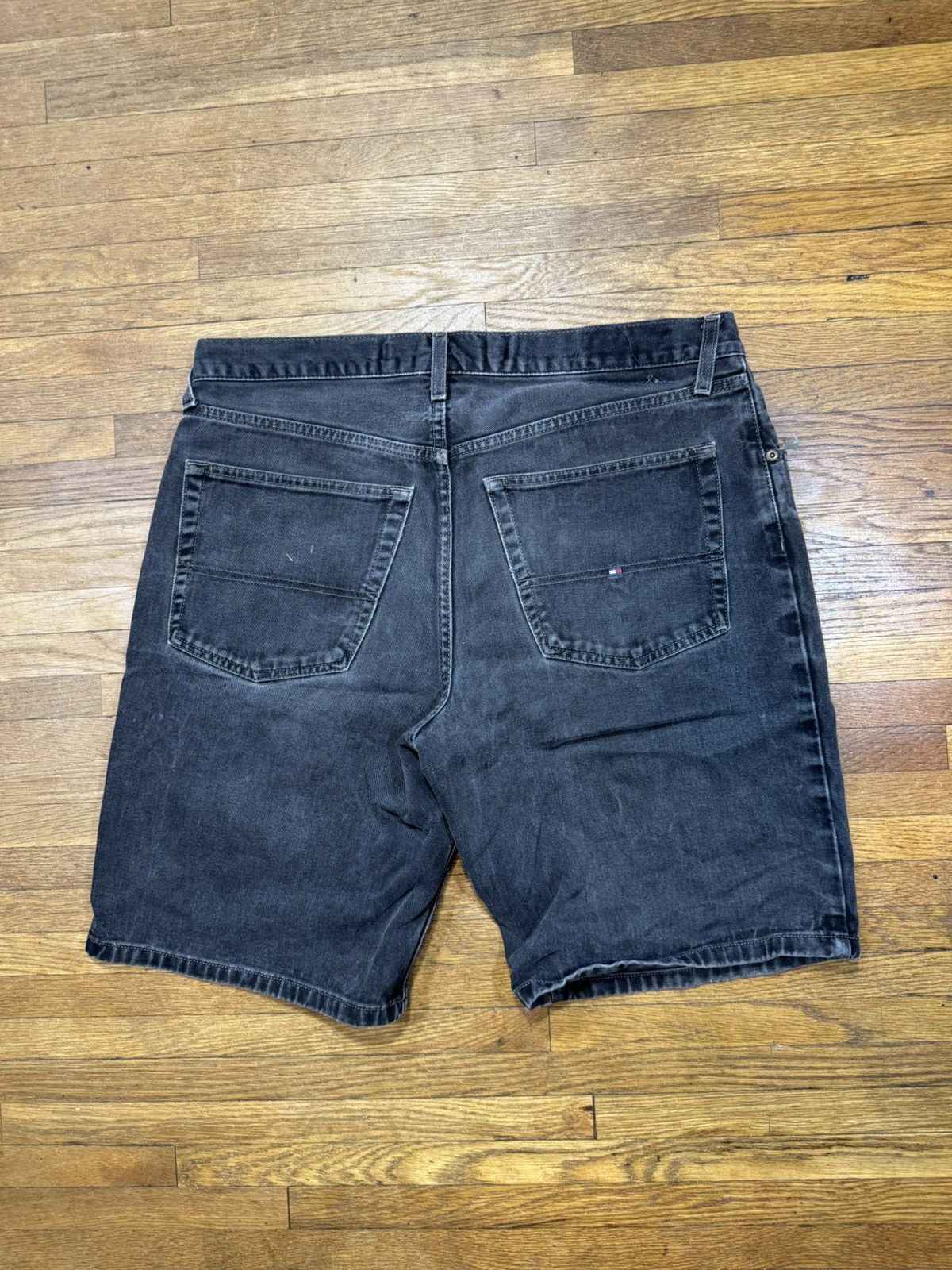 Tommy Hilfiger Vintage Tommy Hilfiger Black Denim Shorts Size US 36 / EU 52 - 2 Thumbnail