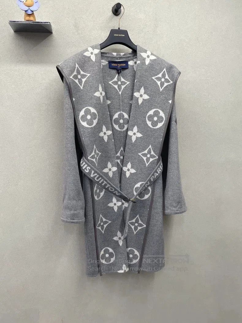 Louis Vuitton Louis Vuitton Logo Belted Hooded Coat. Size US XL / EU 56 / 4 - 3 Thumbnail