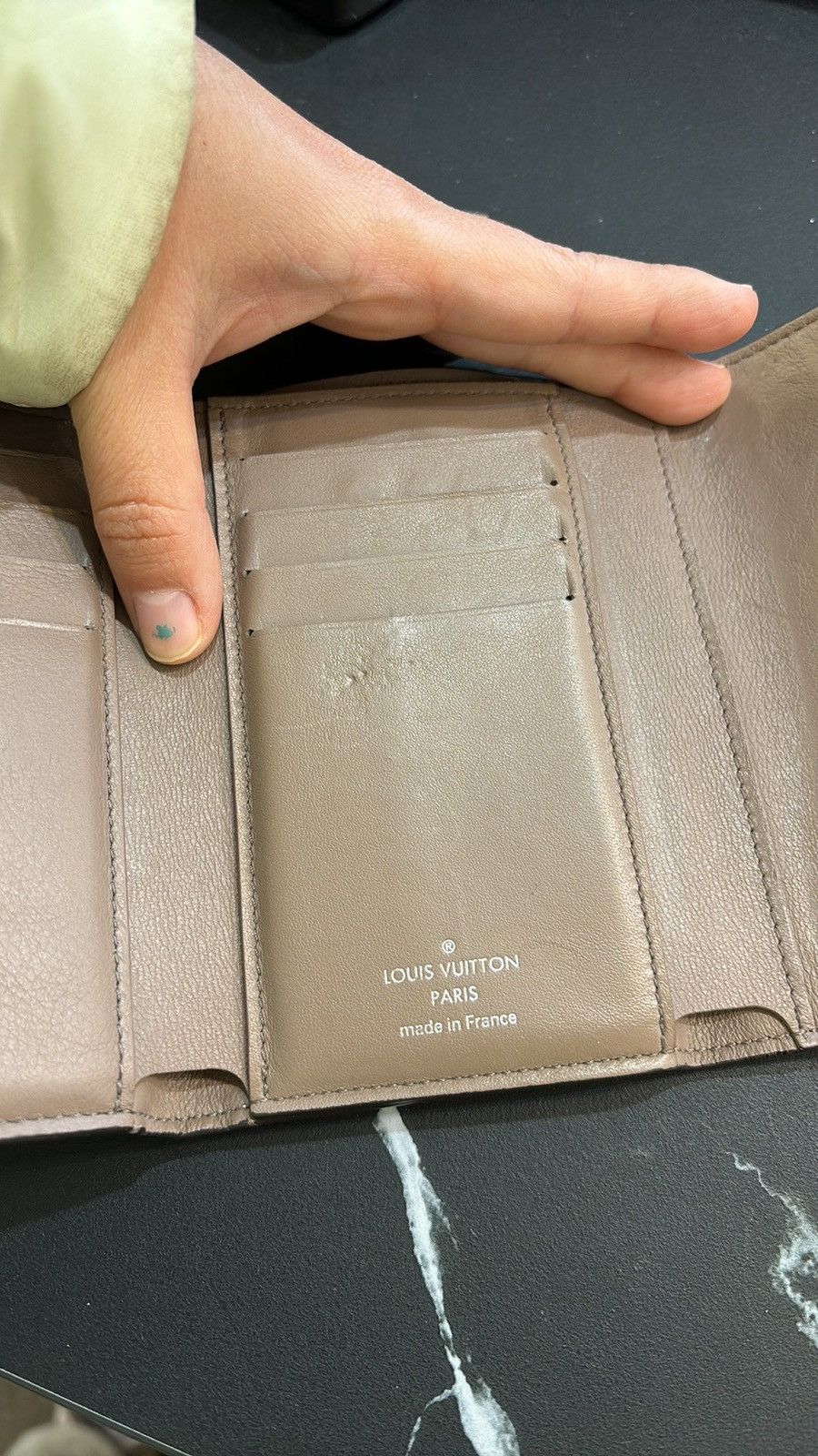 Louis Vuitton Louis Vuitton Capucines Compact XS Wallet Size ONE SIZE - 3 Thumbnail