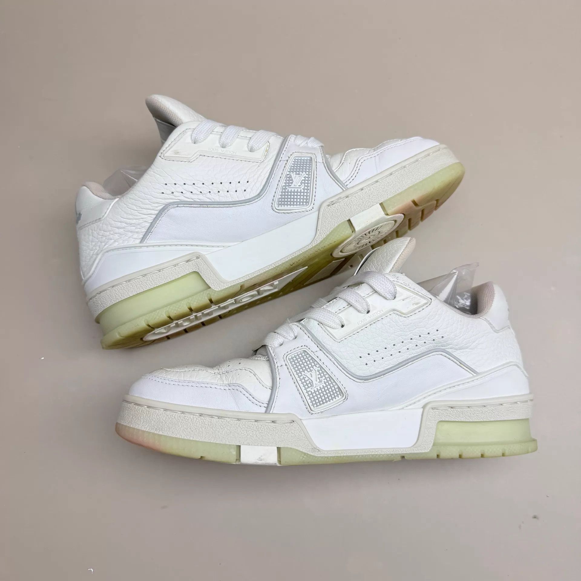 Louis Vuitton Louis Vuitton White Lace-up Trainer Women's 36 95 new Size US 5.5 / IT 35.5 - 5 Thumbnail