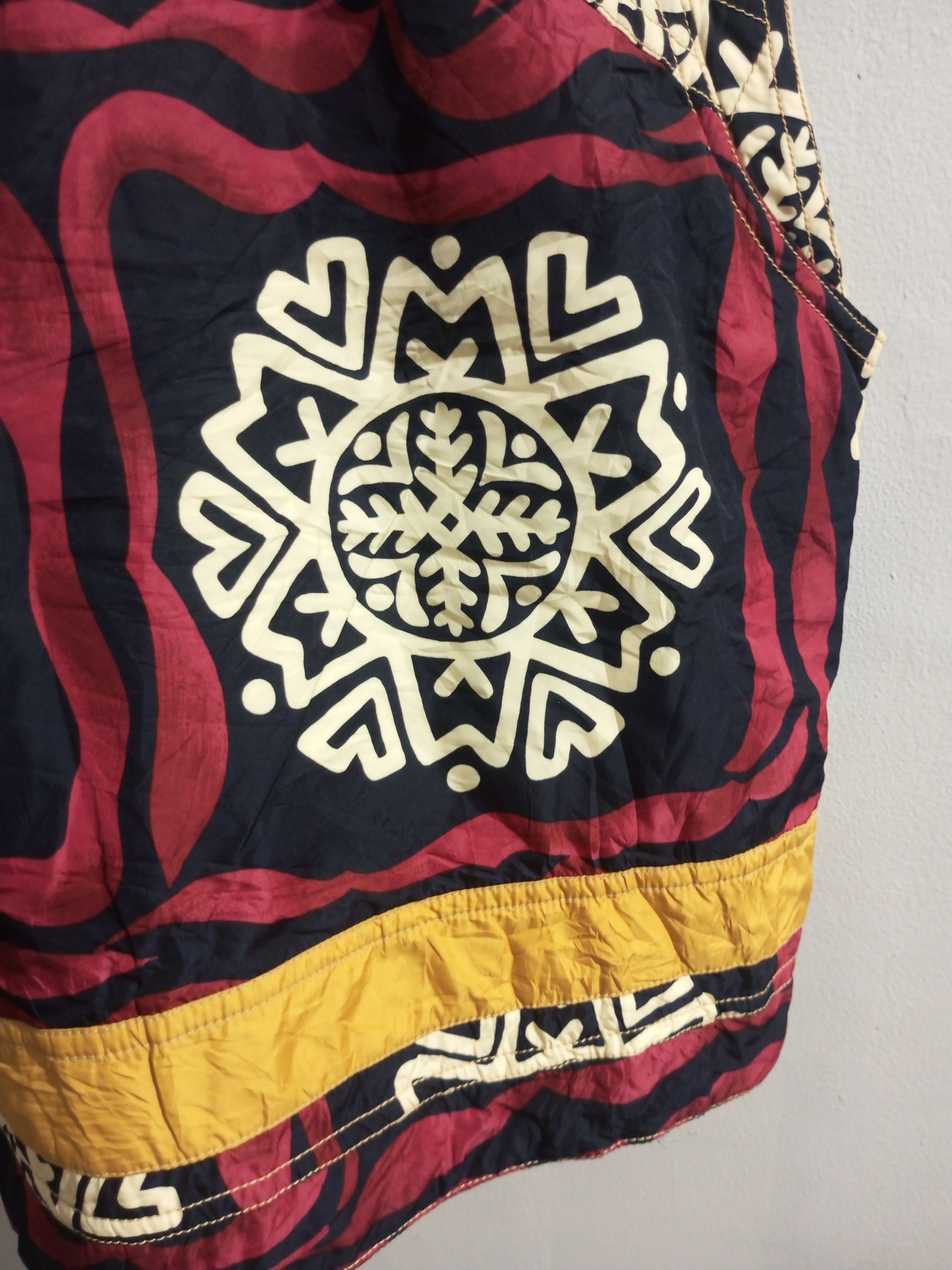 Japanese Brand Vintage Bvlgari art full print vest Size US L / EU 52-54 / 3 - 11 Thumbnail