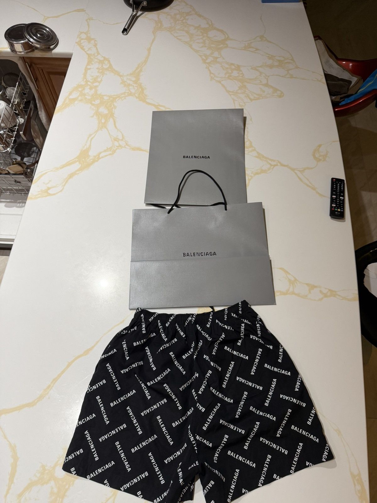 Balenciaga Balenciaga logo-print shorts Size US 30 / EU 46 - 2 Thumbnail