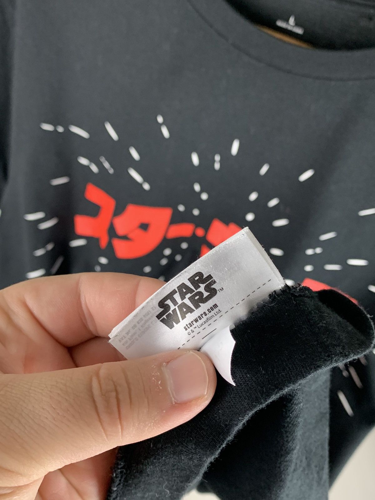Uniqlo Uniqlo Star Wars T-Shirt Uniqlo Tee Japanese Logo Style L Size US L / EU 52-54 / 3 - 7 Thumbnail