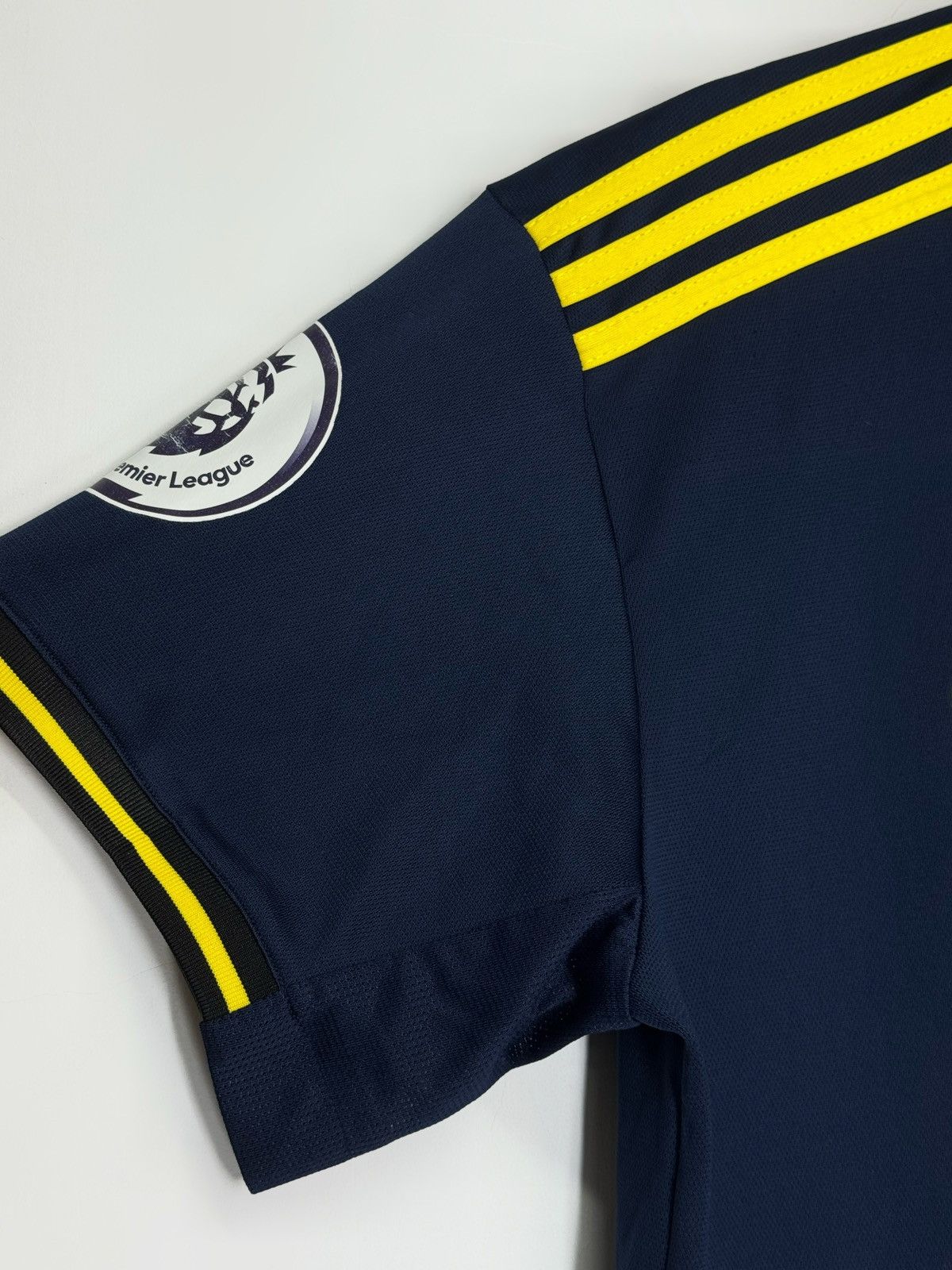 Adidas Adidas Arsenal London 2019/20 3rd Football Shirt Size US M / EU 48-50 / 2 - 9 Thumbnail