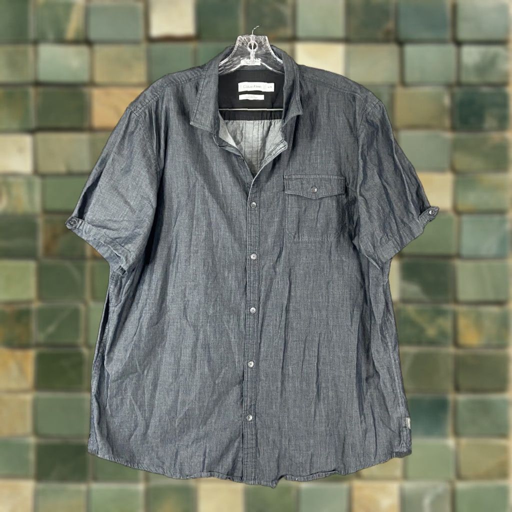 Calvin Klein Calvin Klein Button-Up Shirt Gray Short Sleeve Men XL Classic Fit Size US 36 / EU 52 - 1 Thumbnail
