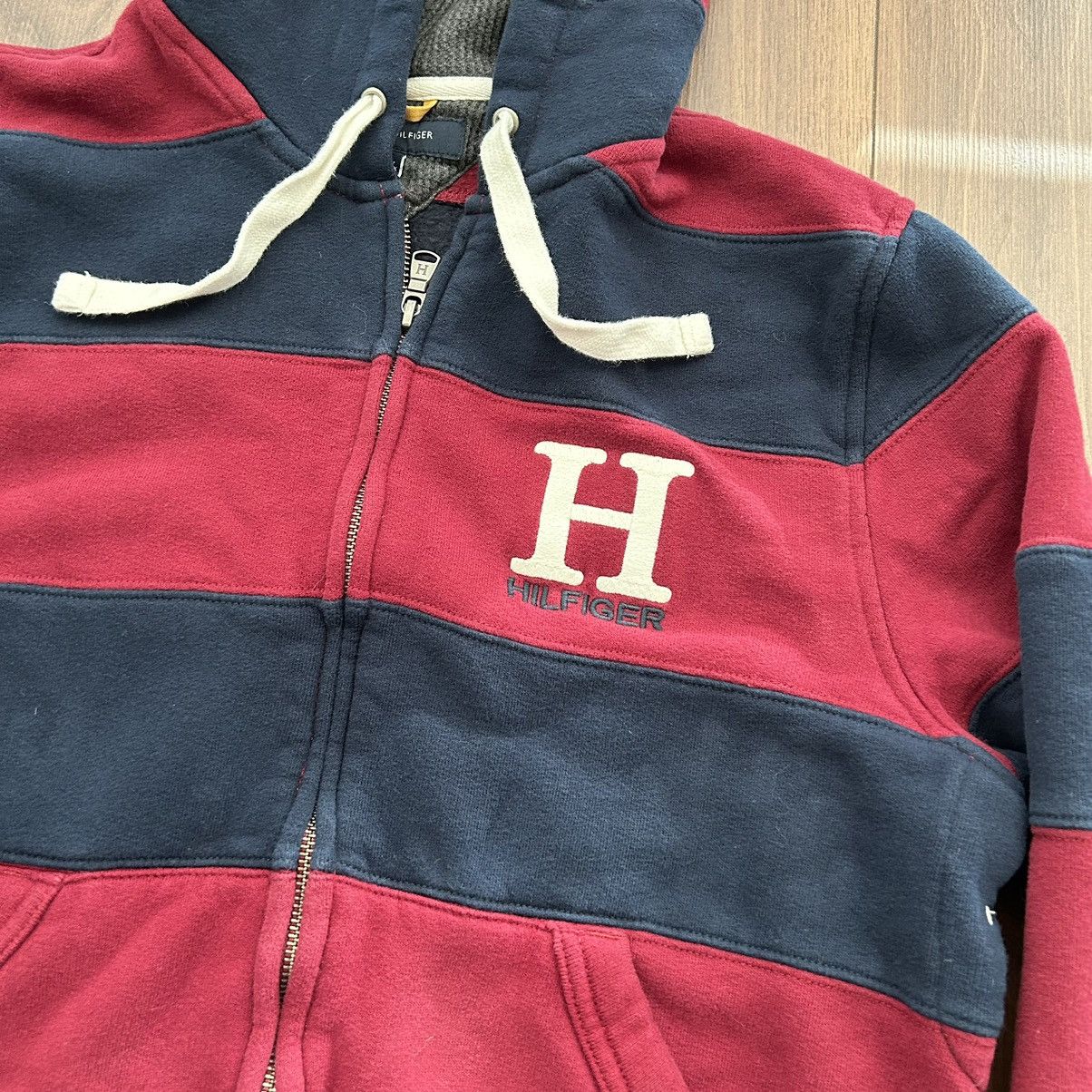 Tommy Hilfiger × Vintage TOMMY HILFIGER VINTAGE HOODIE BLACK AND RED Size US S / EU 44-46 / 1 - 2 Thumbnail