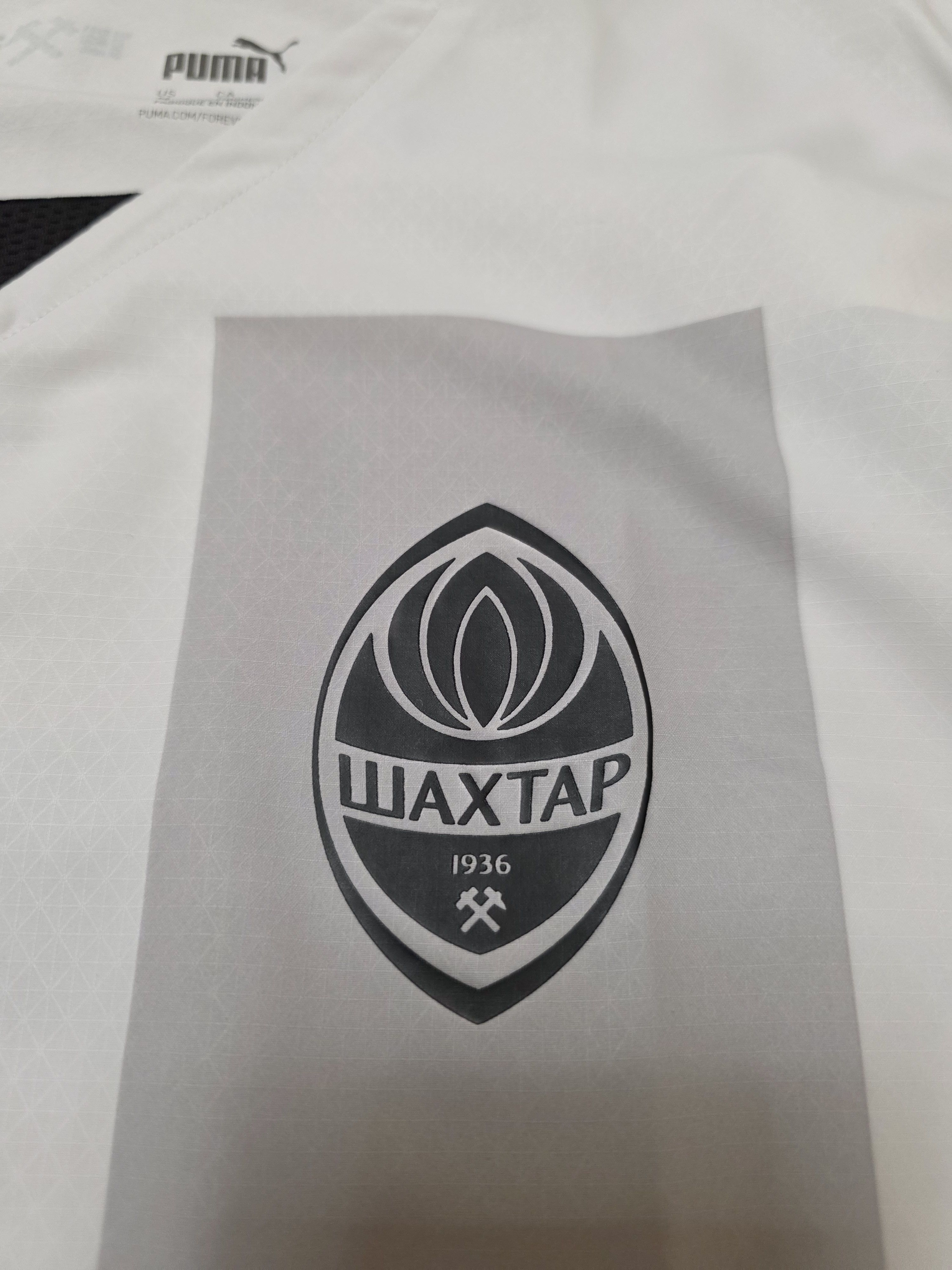 Puma SHAKHTAR DONETSK 2023 2024 THIRD FOOTBALL SOCCER JERSEY Size US M / EU 48-50 / 2 - 4 Thumbnail