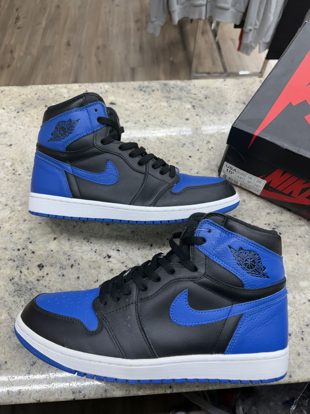 Jordan Brand Jordan 1 Retro Royals Size US 10.5 / EU 43-44 - 1 Thumbnail