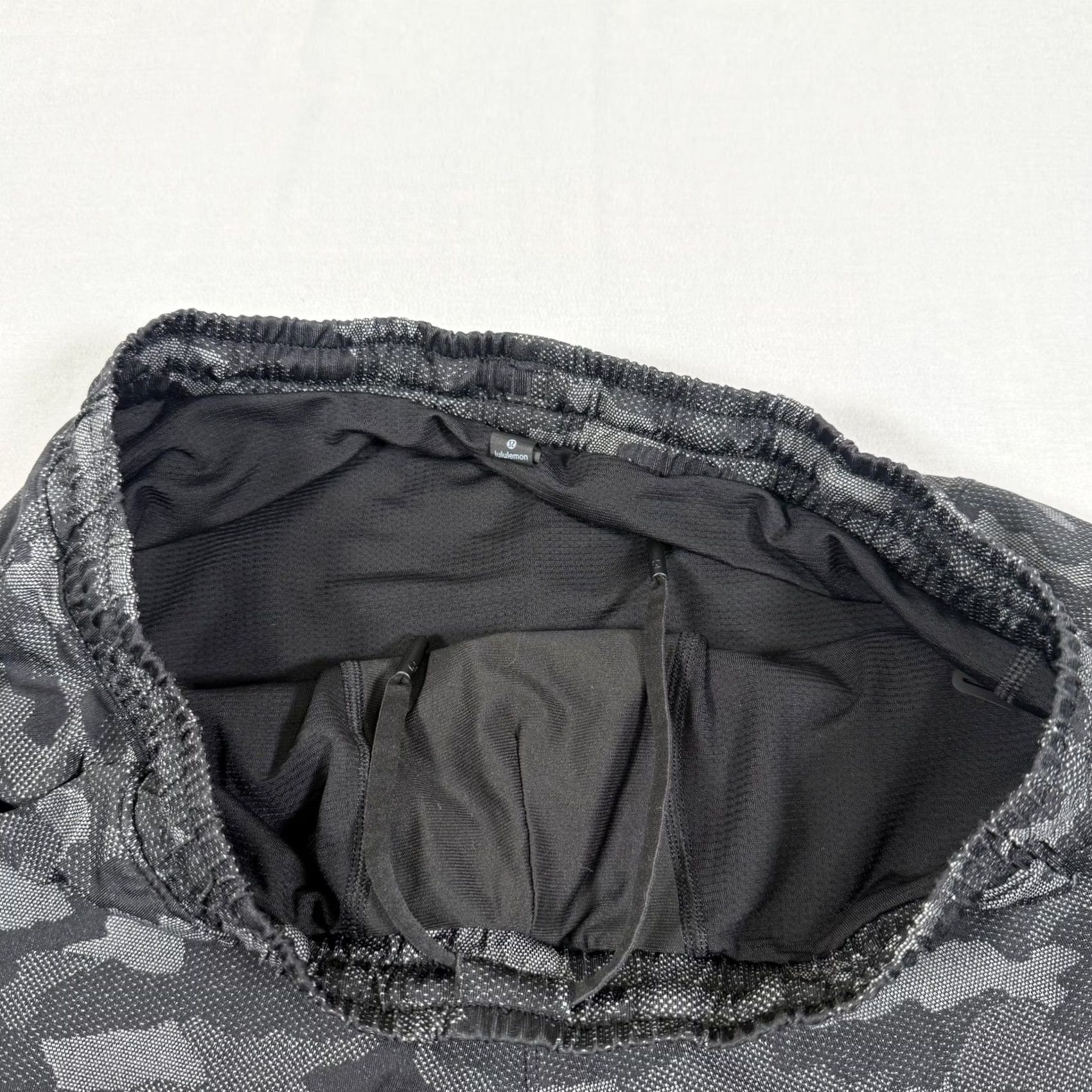 Lululemon Lululemon Shorts Mens M Gray Pace Breaker Camo Lined Running 9 Inseam Gym Size US 32 / EU 48 - 6 Thumbnail