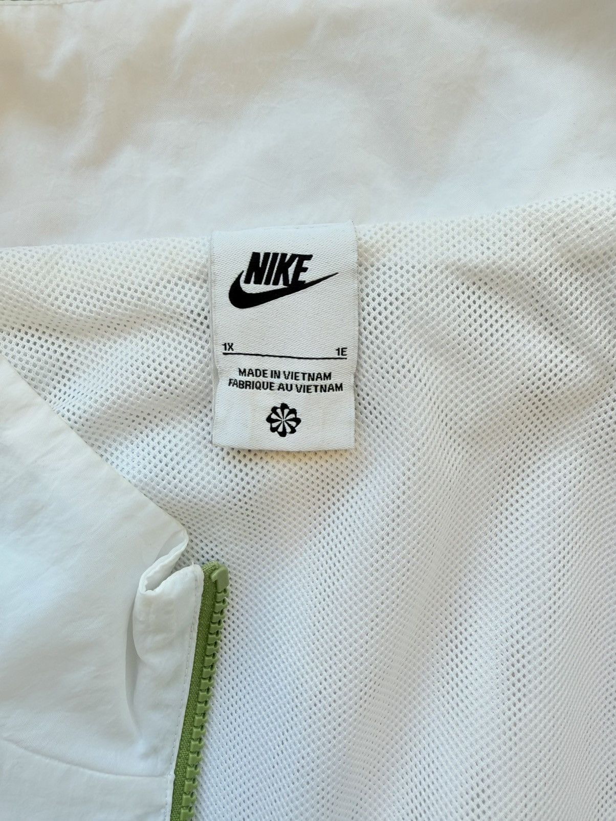 Nike Nike Vintage Windbreaker Jacket White & Green Size M / US 6-8 / IT 42-44 - 3 Thumbnail