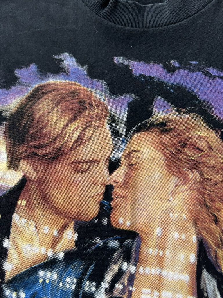 Vintage Vintage 90s Titanic Leonardo Dicaprio Movie Black T-shirt Size US S / EU 44-46 / 1 - 7 Thumbnail