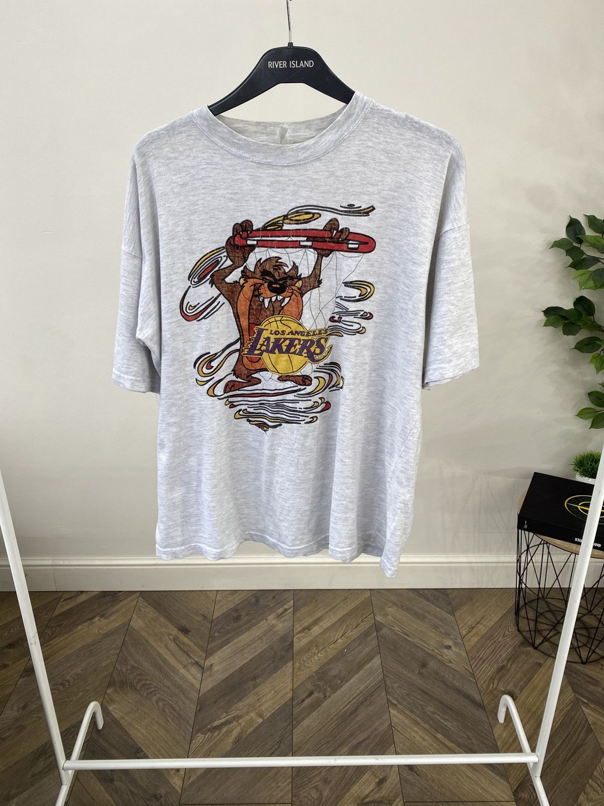 Other Vintage Looney Tunes Los Angeles Lakers NBA Basketball Tee Size US L / EU 52-54 / 3 - 1 Thumbnail