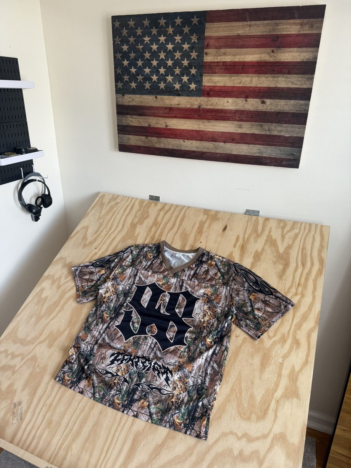 Vintage Vintage Camo Football Jersey Y2K Mesh Graphic Shirt Brown Size US XL / EU 56 / 4 - 1 Thumbnail