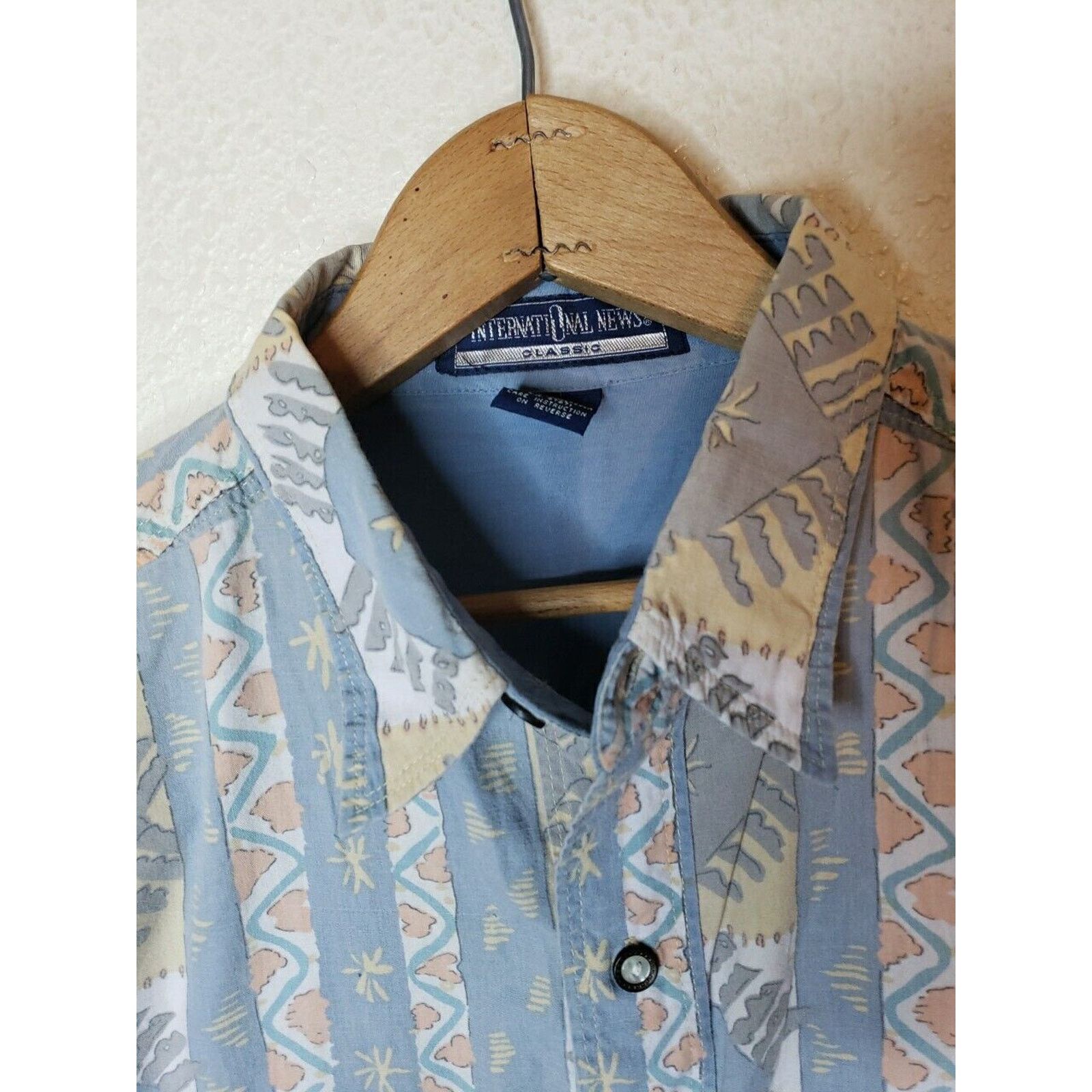 Other Vintage 90s International News Abstract Button Shirt MEDIUM Size US M / EU 48-50 / 2 - 4 Thumbnail