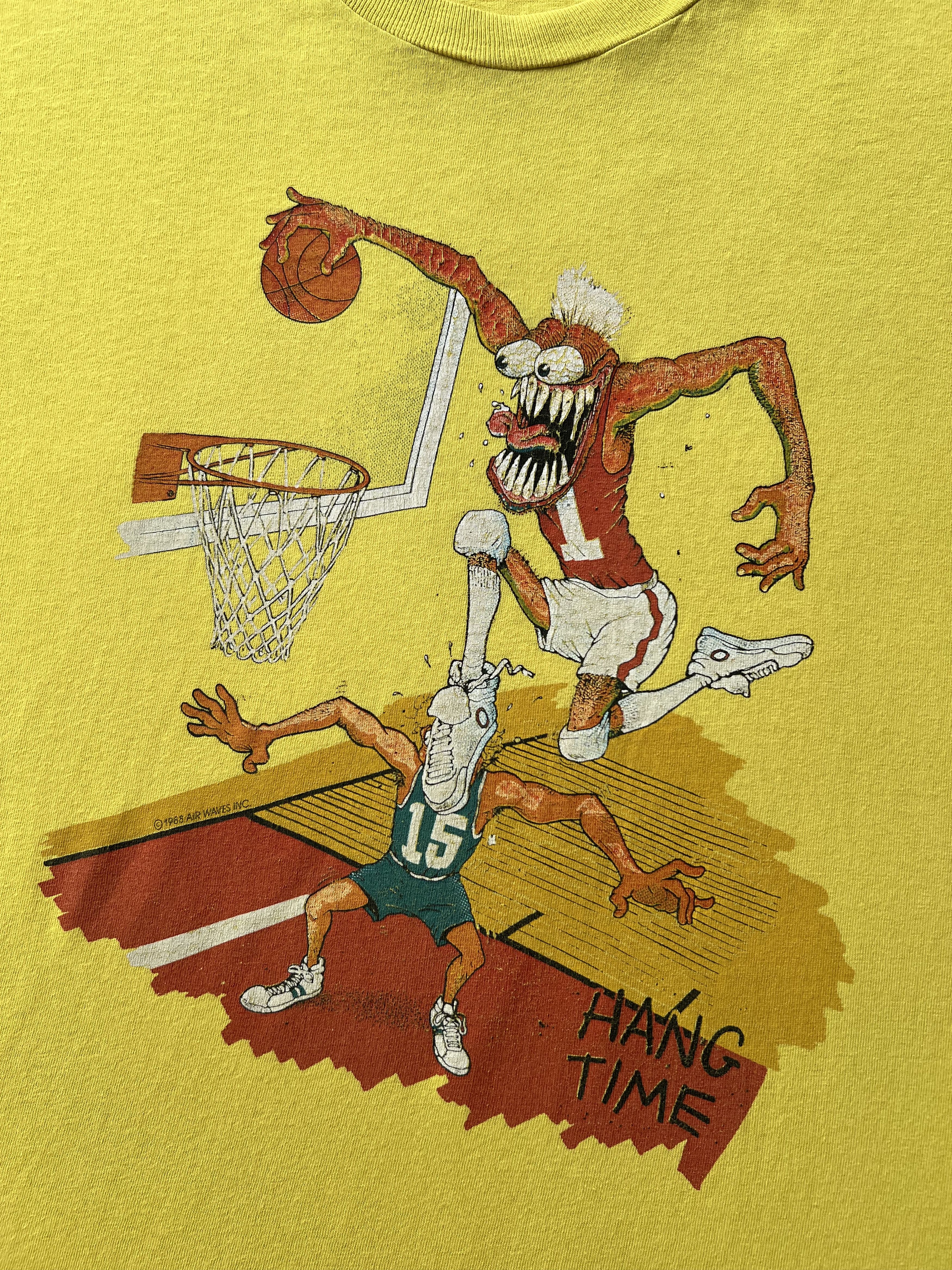 Vintage Vintage 1988 Air Waves Hang Time NBA Basketball Art T-shirt Size US L / EU 52-54 / 3 - 4 Thumbnail