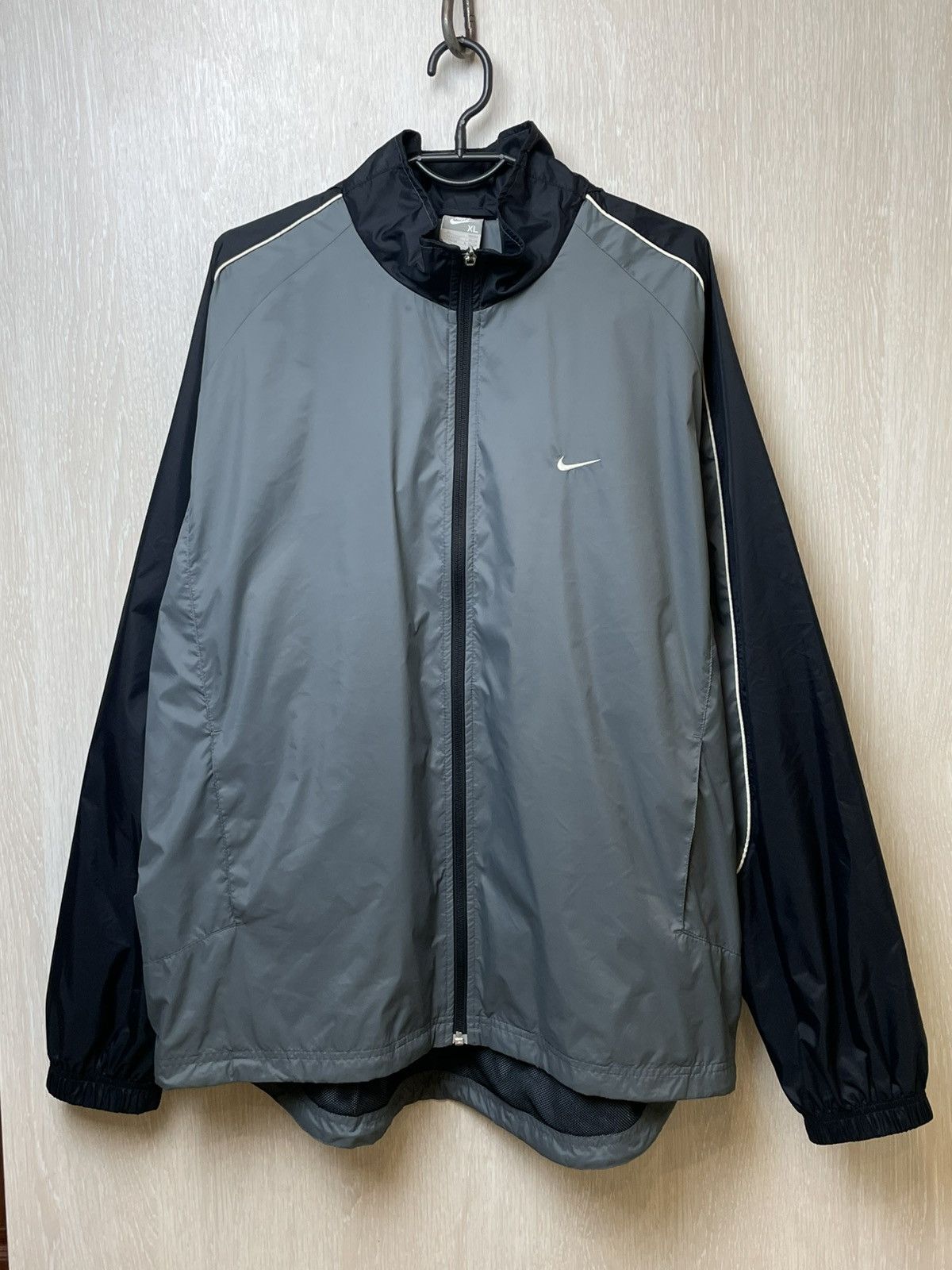 Nike vintage Nike black and gray windbreaker track jacket Size US XL / EU 56 / 4 - 3 Thumbnail