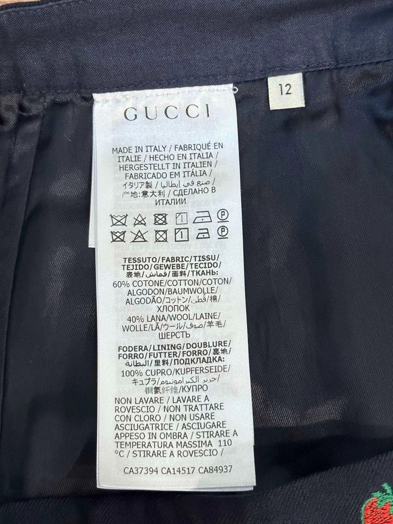 Gucci Gucci Size 12 Strawberry print skirt 2506-Nextarrow Size 22" - 5 Thumbnail