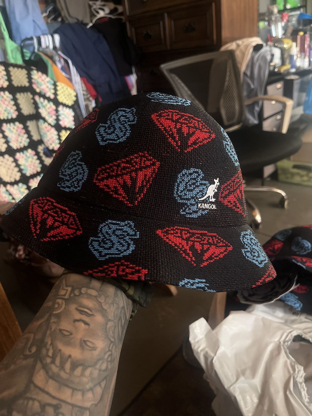 Kangol BBC X KANGOL - DIAMONDS & DOLLARS CAUSUAL - BLACK BUCKET Size ONE SIZE - 3 Thumbnail