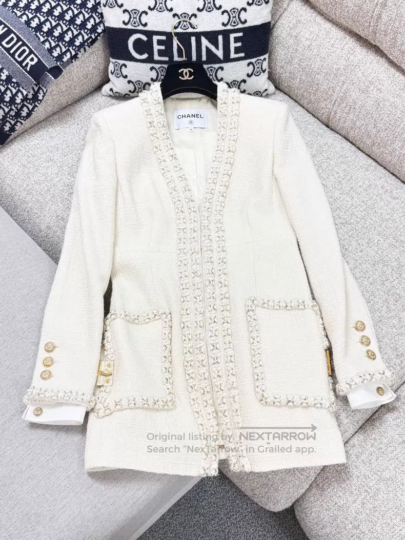 Chanel Chanel Beige gold buckle white moonlight rolled edge two p Size XXS / US 00 / IT 34 - 2 Thumbnail