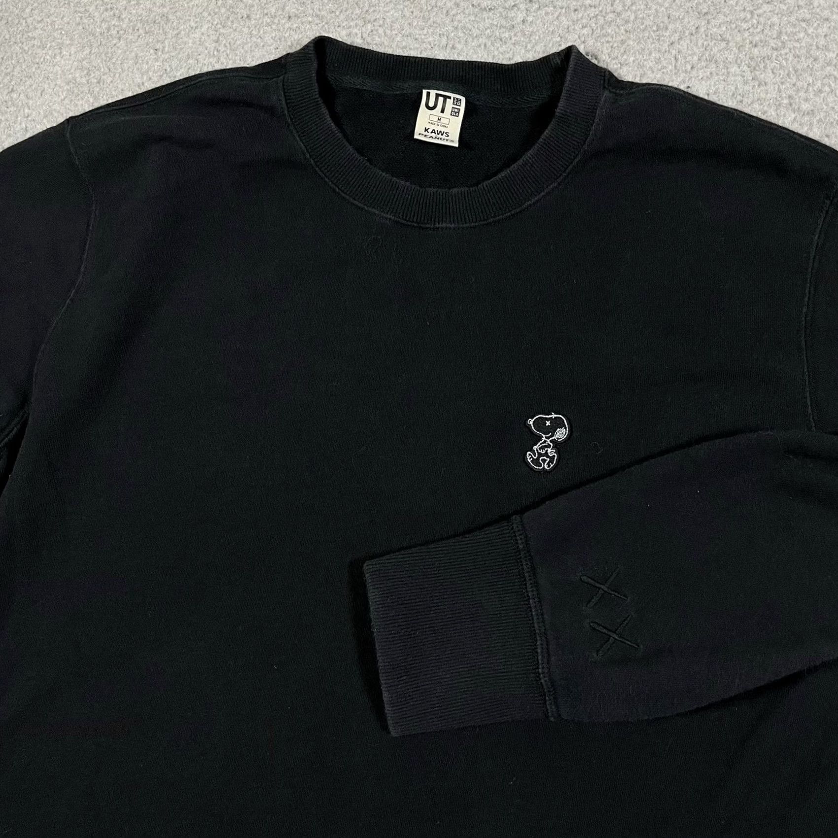 Uniqlo UNIQLO KAWS Peanuts Sweatshirt Mens M Black Snoopy Long Sleeve Crewneck Size US M / EU 48-50 / 2 - 2 Thumbnail