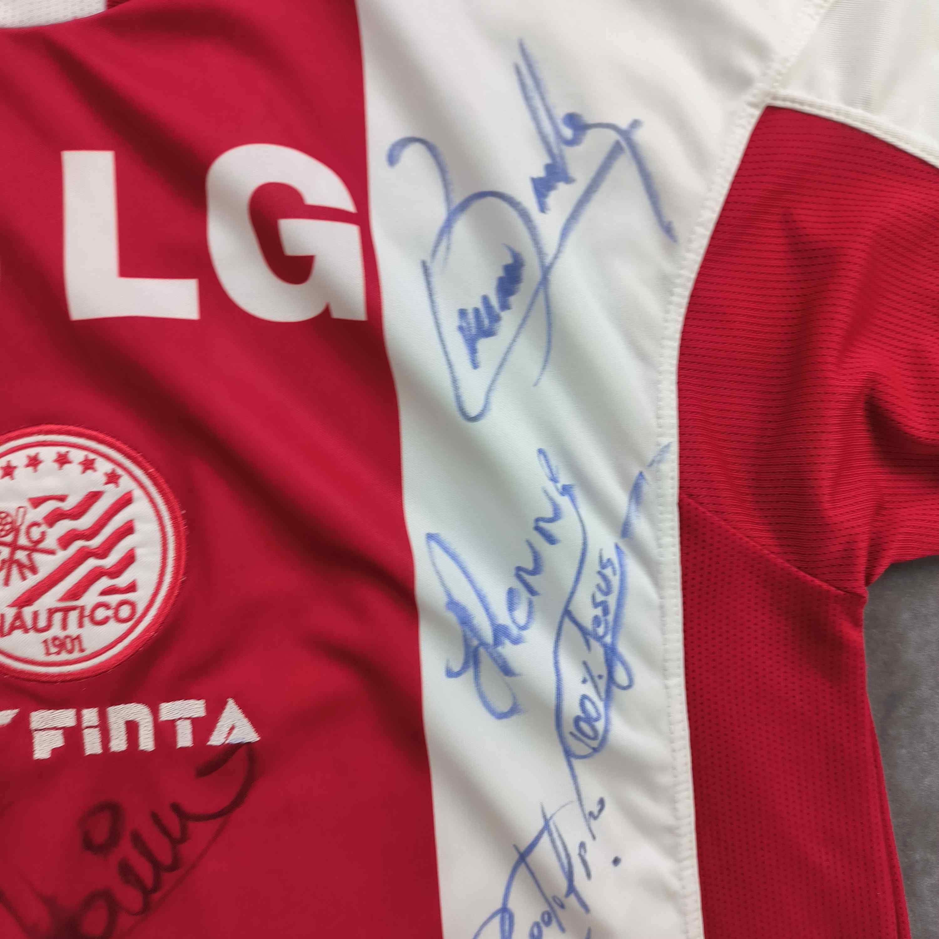 Other SIGNED Clube Náutico Capibaribe 04-05 Finta football jersey Size US L / EU 52-54 / 3 - 4 Thumbnail
