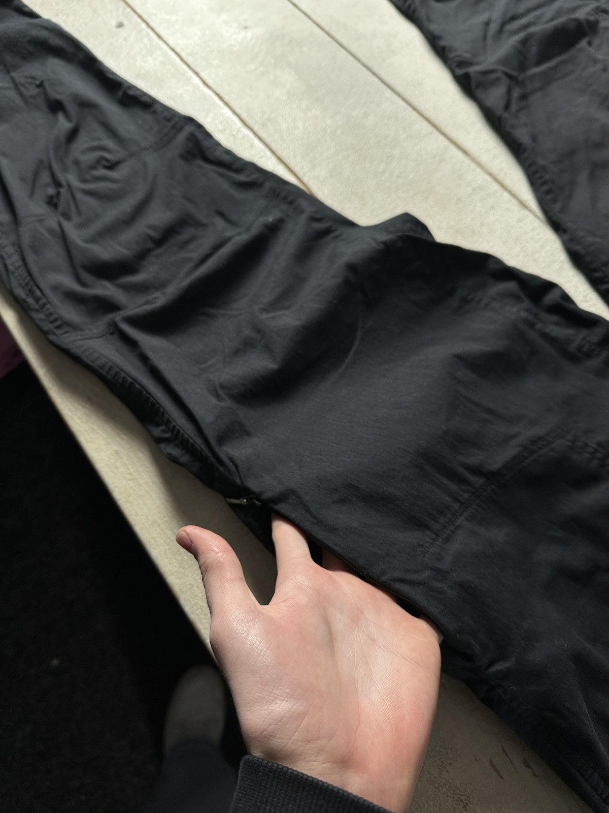 Arc'teryx 🚨 RARE ARC’TERYX BLACK CARGO MULTIPOCKET TRACKING Size 27" / US 4 / IT 40 - 6 Thumbnail