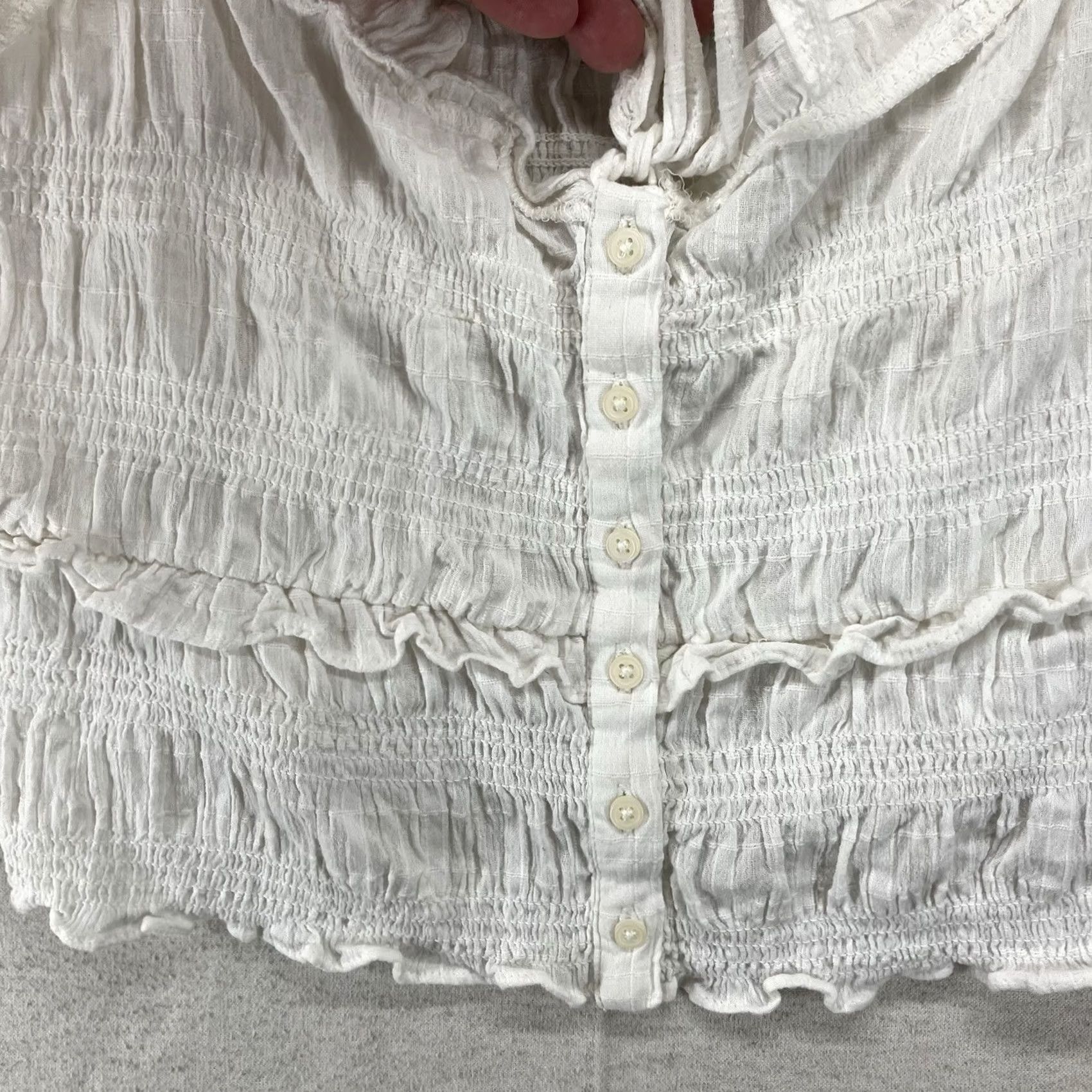 American Eagle Outfitters American Eagle Smocked Crop Top Medium White Ruffle Button Front Tie Strap Maid Size M / US 6-8 / IT 42-44 - 5 Thumbnail