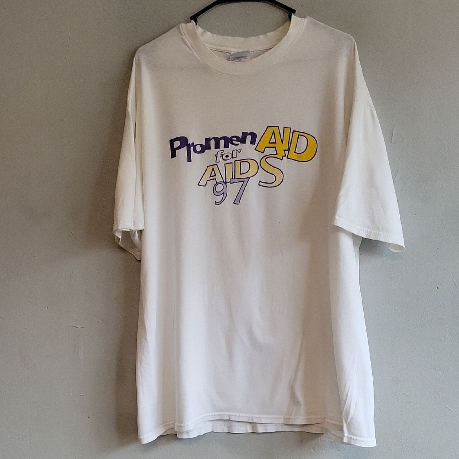 Hanes Vintage XL t-shirt tee Promenaid For Aids 1997 Size US XL / EU 56 / 4 - 1 Thumbnail