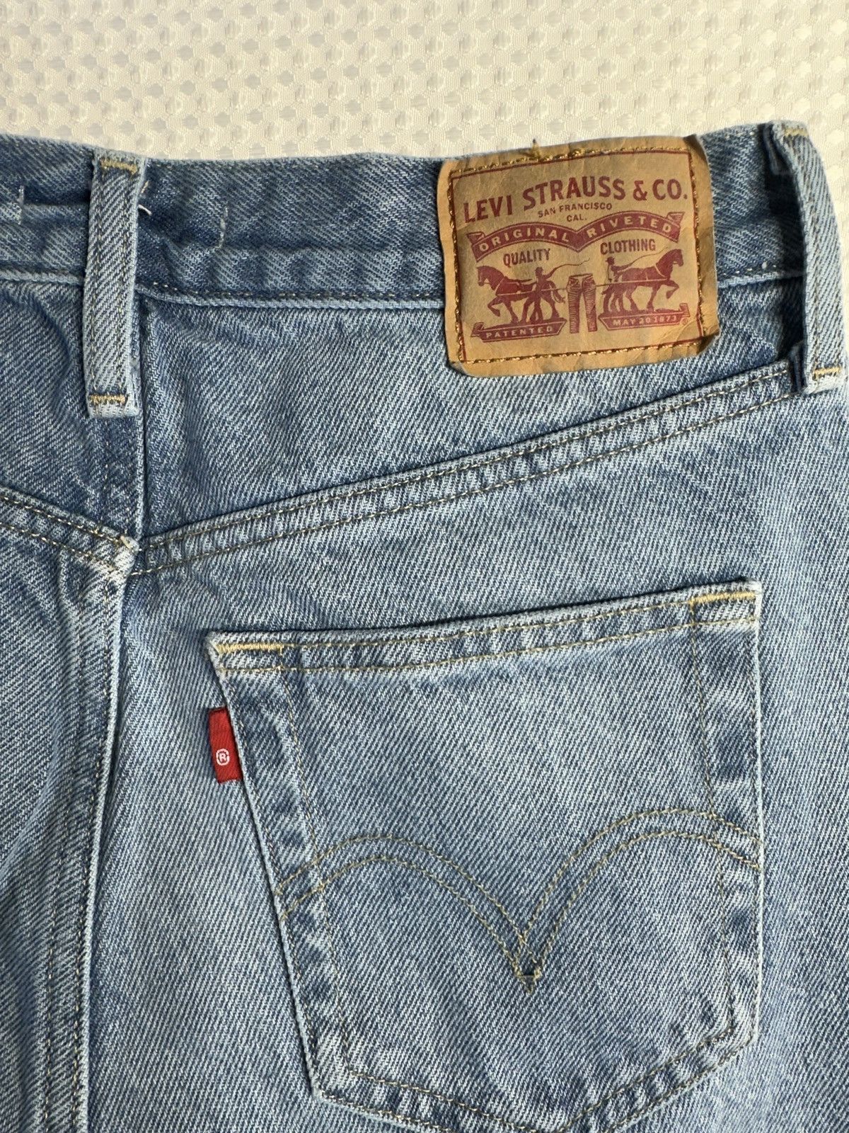 Levi's LEVI’S HIGH-WAISTED MOM JEANS Size 27" / US 4 / IT 40 - 8 Thumbnail