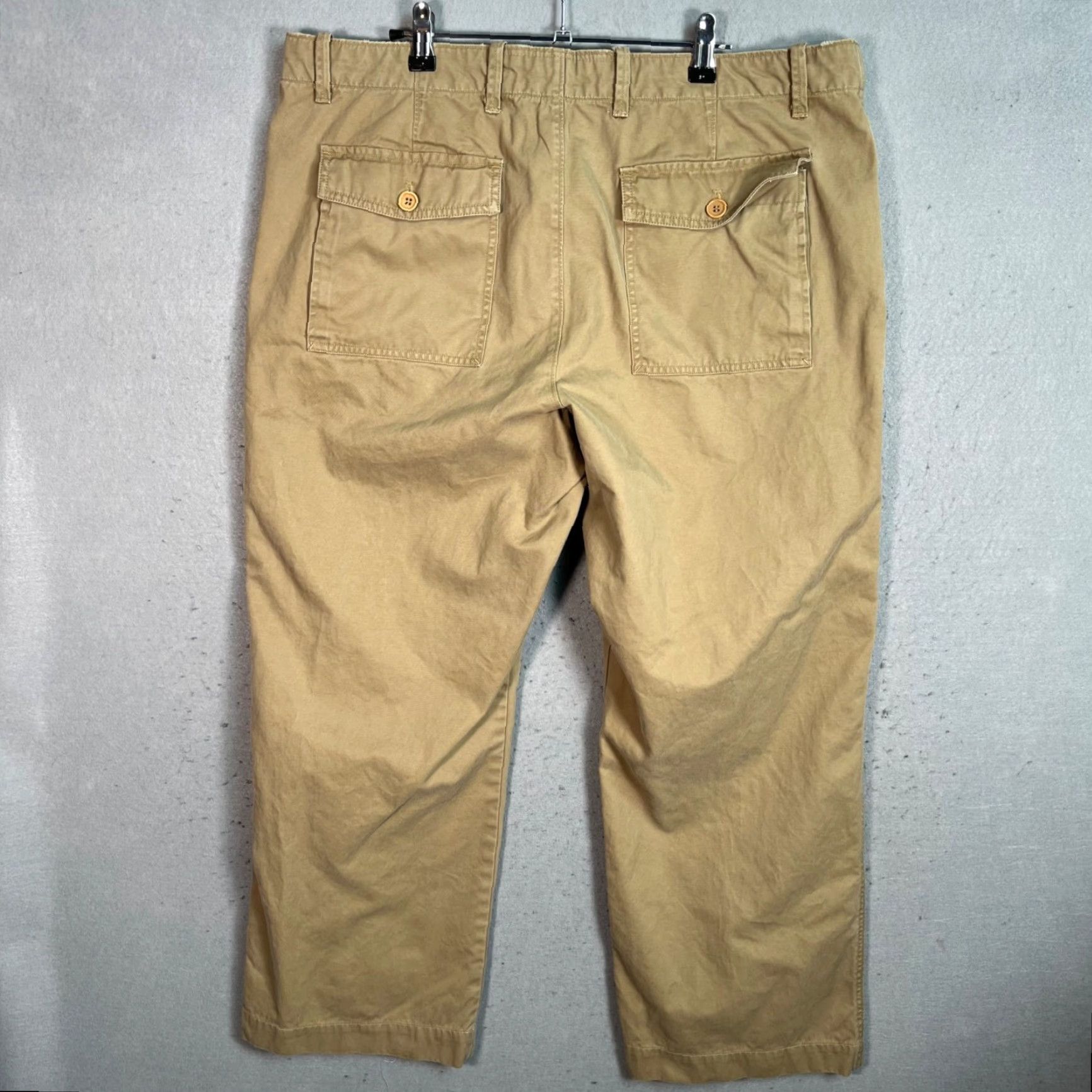 Banana Republic VINTAGE Banana Republic Khaki Pants Mens Relaxed Fit 38 Regular Beige Cotton Front Flat Pockets 28 Inseam 38x28 Simple Front Men's Pants Size US 38 / EU 54 - 2 Thumbnail