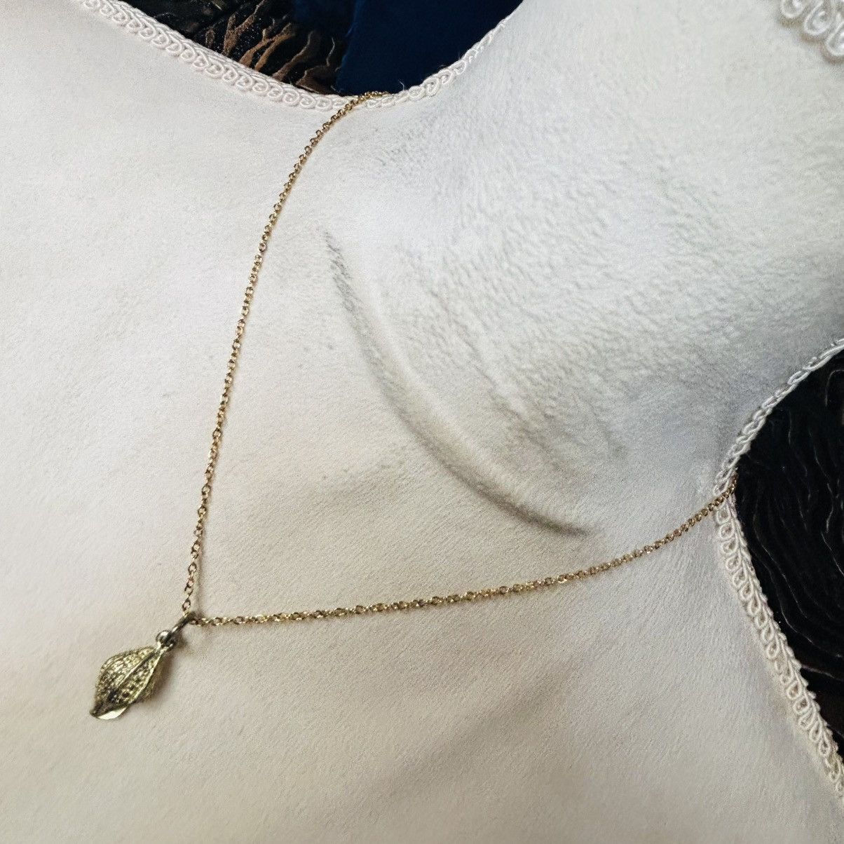 Handmade Handcrafted vintage brass shell pendant on chain necklace Size ONE SIZE - 2 Thumbnail