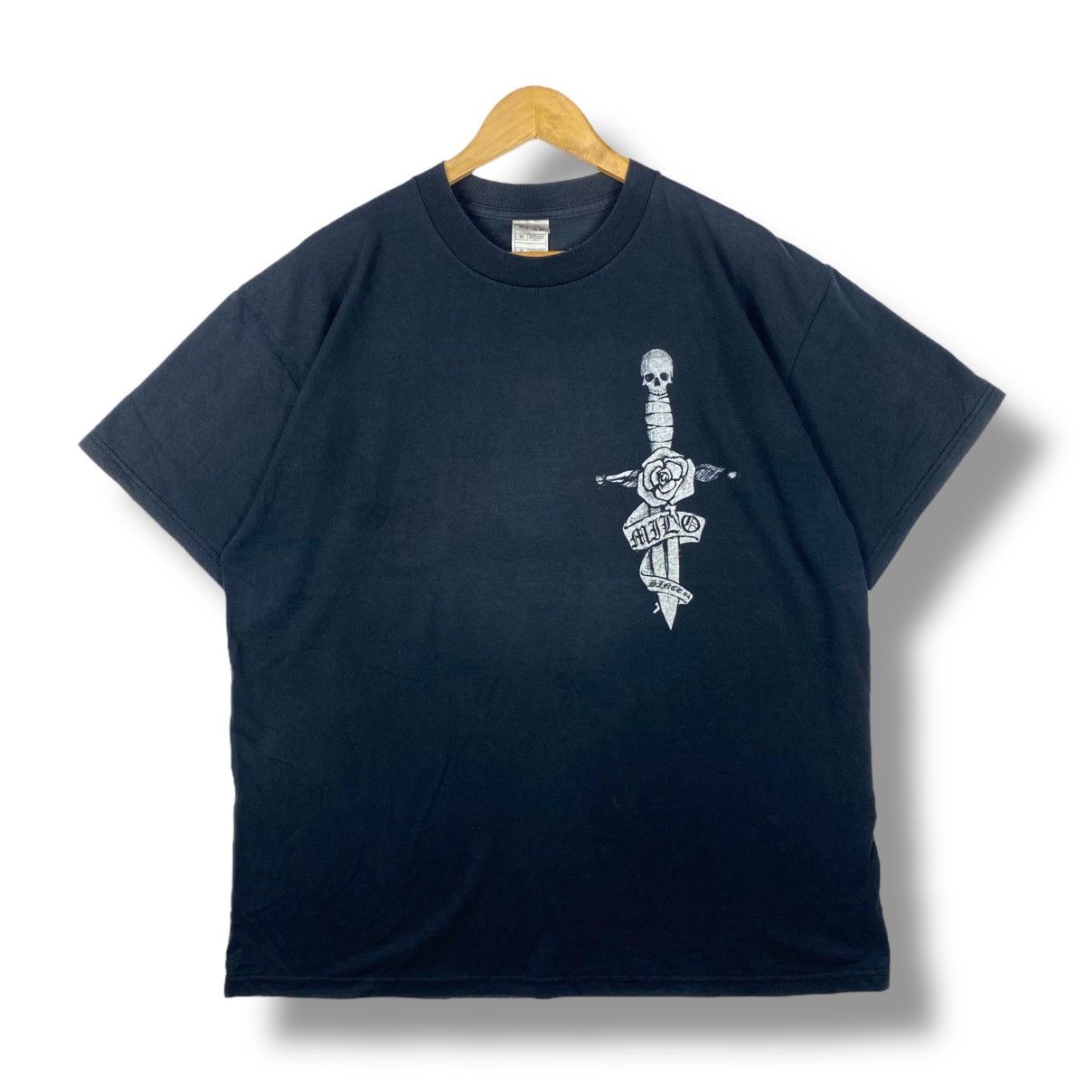 Vintage Vintage 00's MILO Rose Skull Dagger Graphic Tee Shirt Size US XL / EU 56 / 4 - 1 Thumbnail