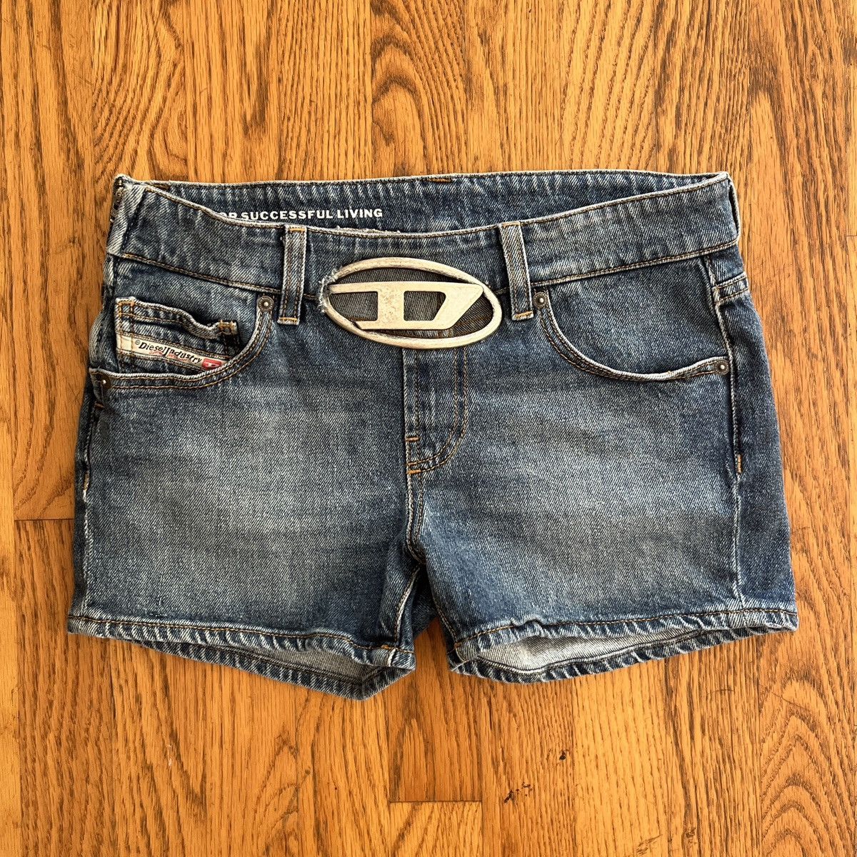 Diesel Diesel Cut Out Logo Buckle Denim Mini Shorts Size 24" / US 00 / IT 34 - 1 Thumbnail