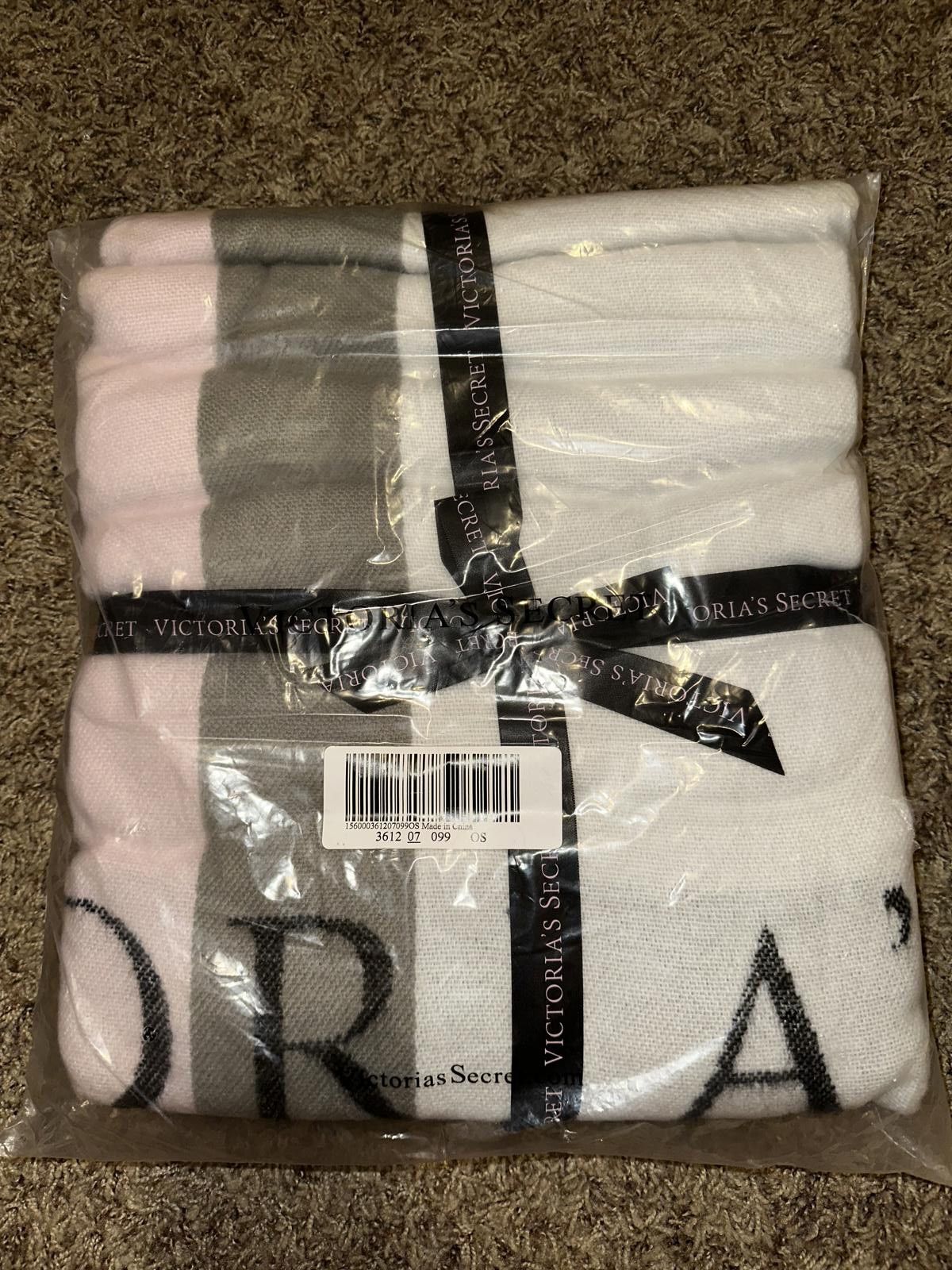 Designer Victoria's Secret Pink Gray White fringe 2016 Limited Throw Blanket 50x60 Size ONE SIZE - 1 Thumbnail